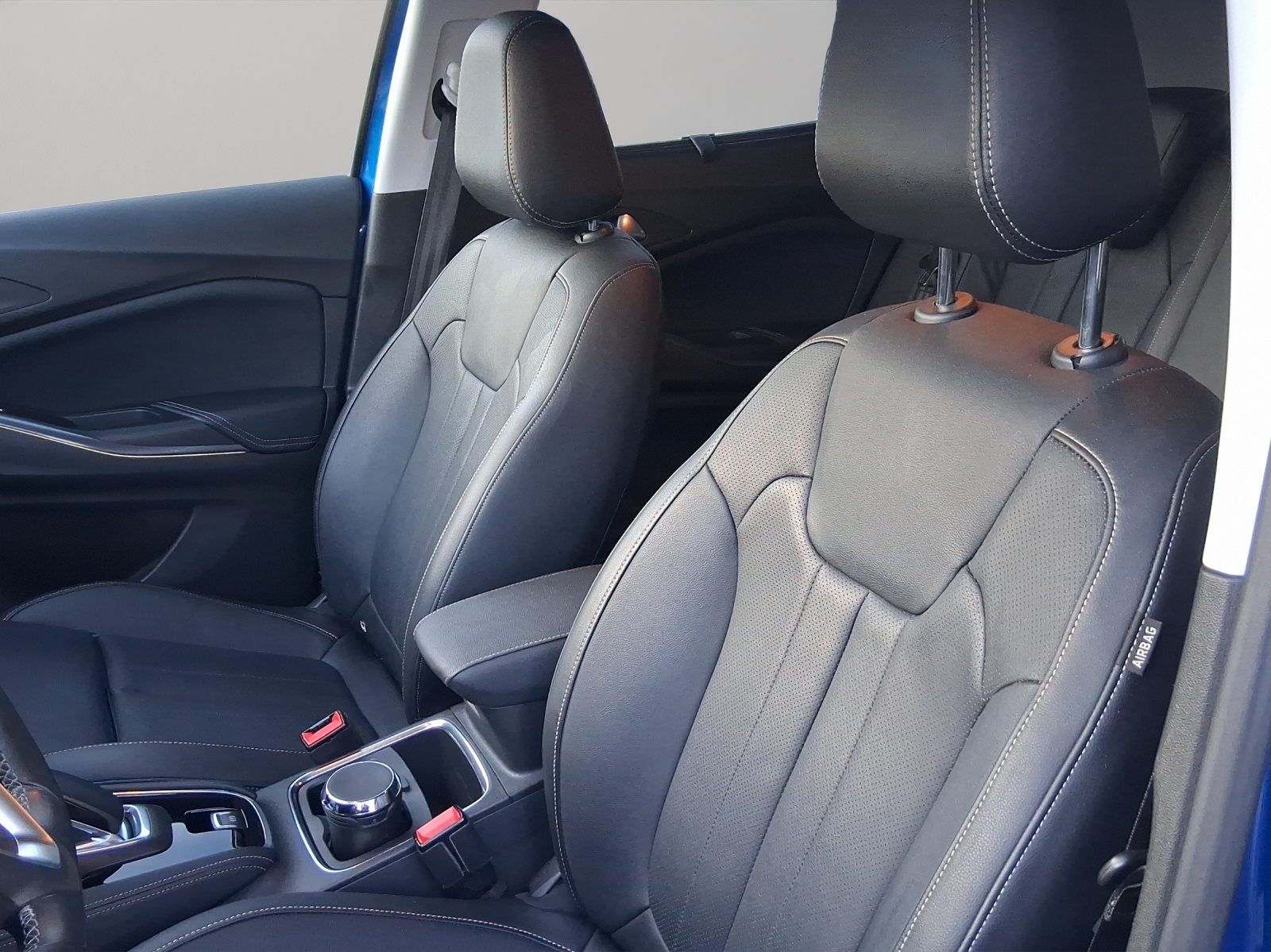 OPEL Grandland X 1.6 Hybrid4 Ultimate Automatik-image-8