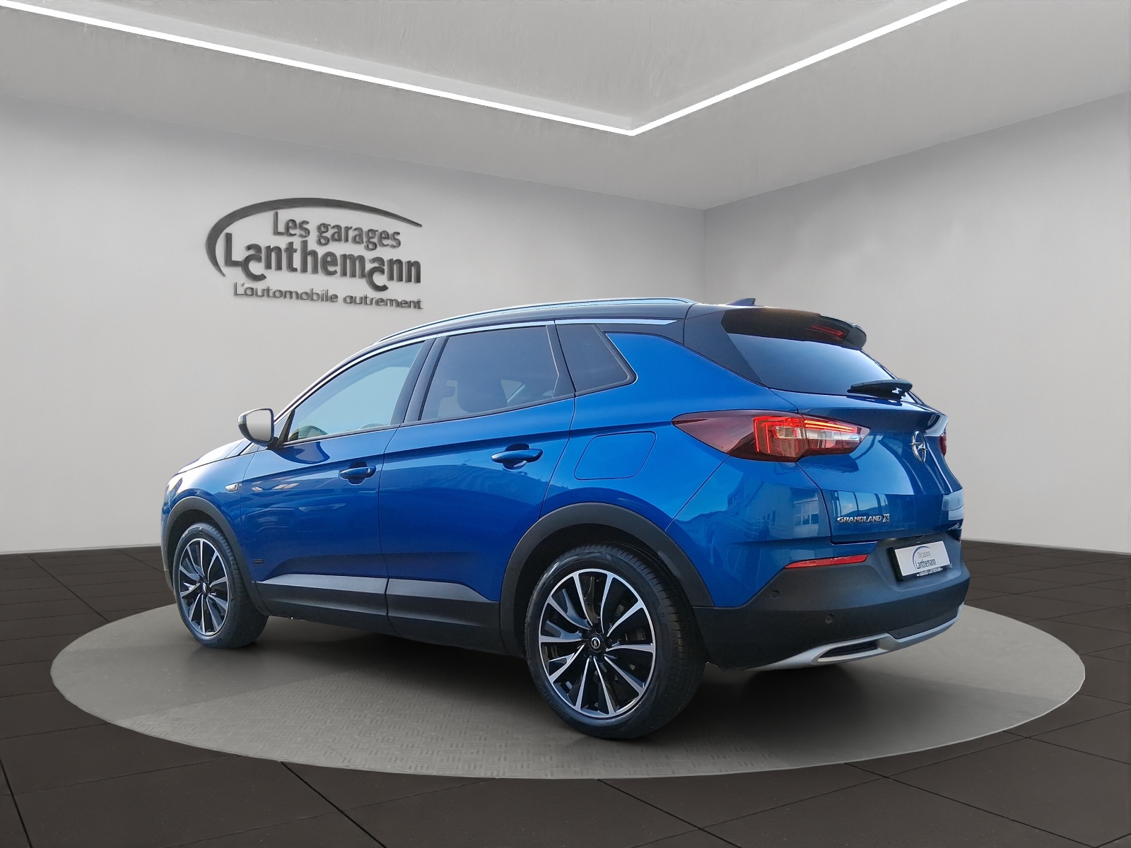 OPEL Grandland X 1.6 Hybrid4 Ultimate Automatik-image-2