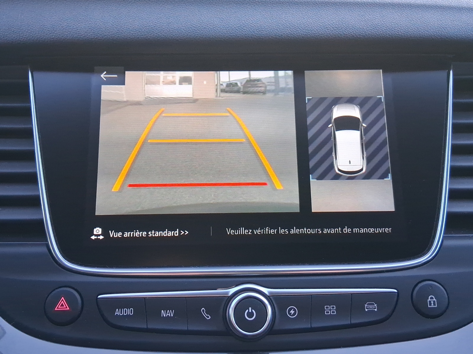 OPEL Grandland X 1.6 Hybrid4 Ultimate Automatik-image-13