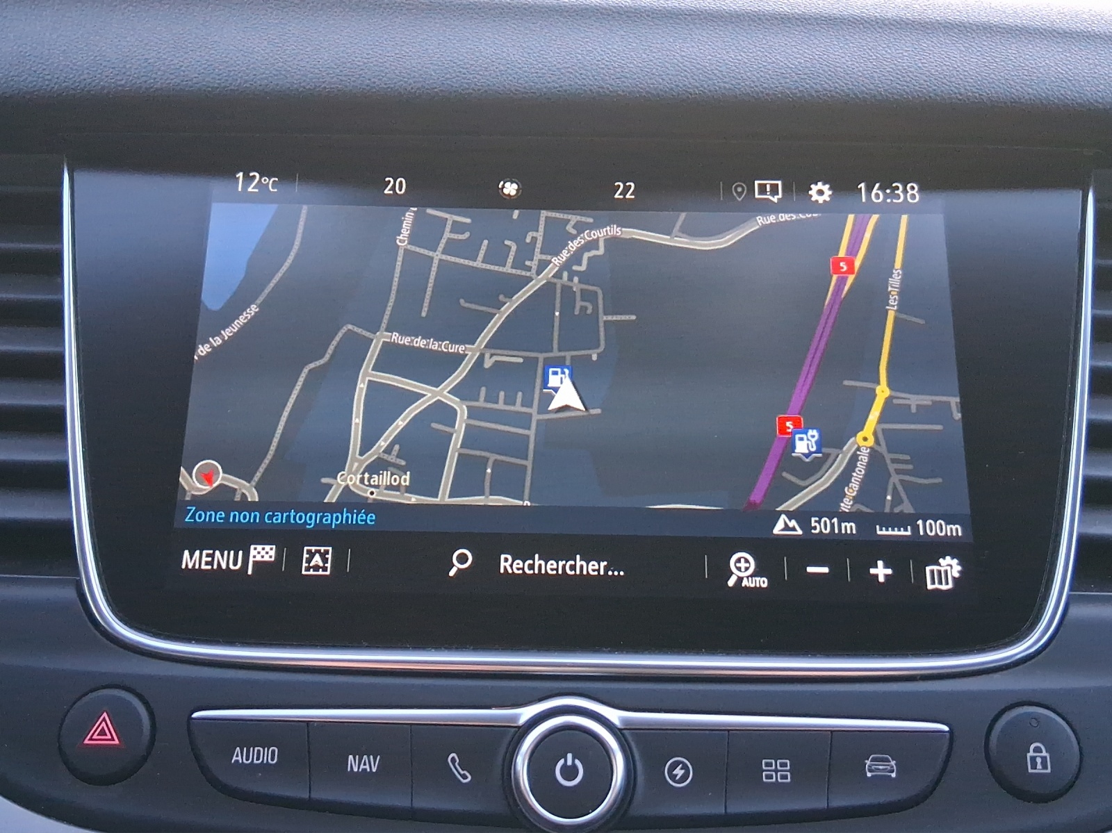 OPEL Grandland X 1.6 Hybrid4 Ultimate Automatik-image-14