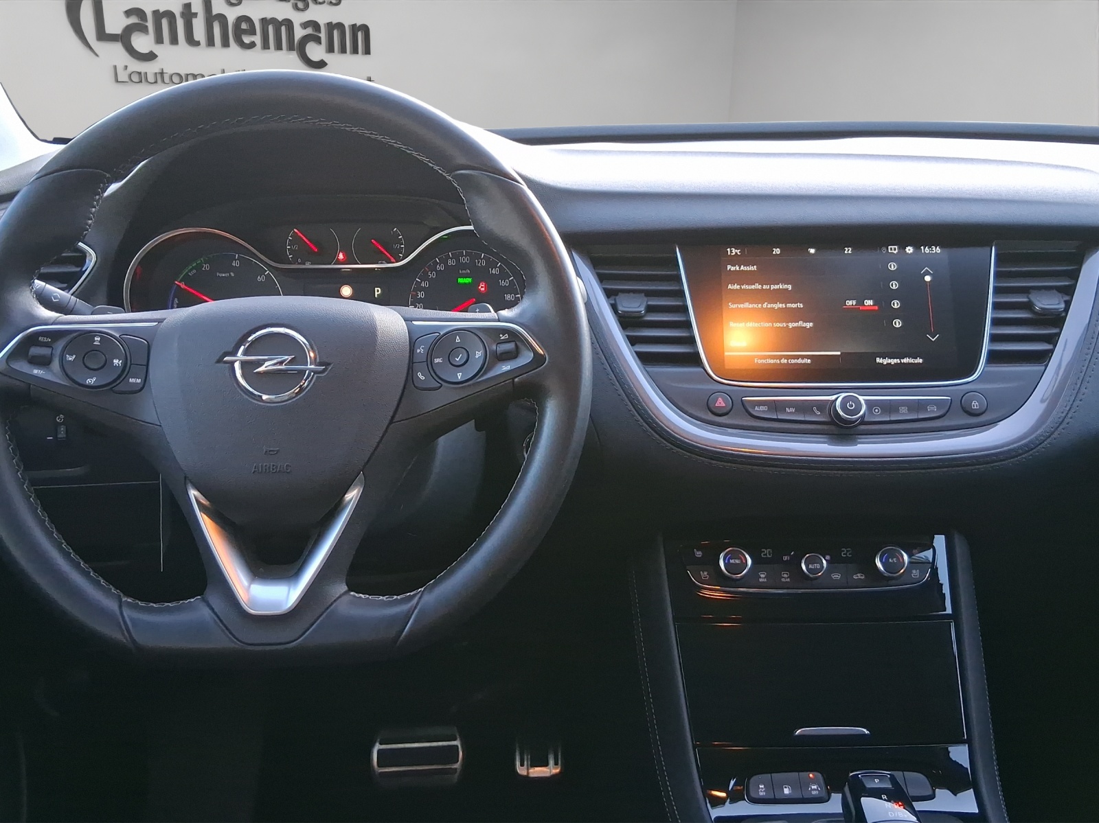 OPEL Grandland X 1.6 Hybrid4 Ultimate Automatik-image-9