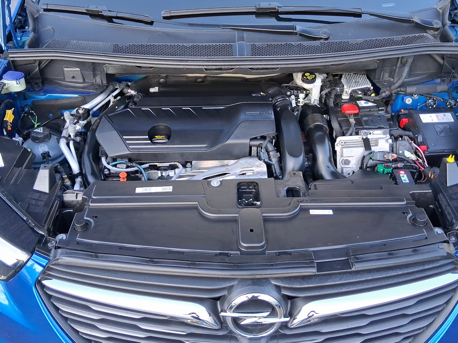 OPEL Grandland X 1.6 Hybrid4 Ultimate Automatik-image-19