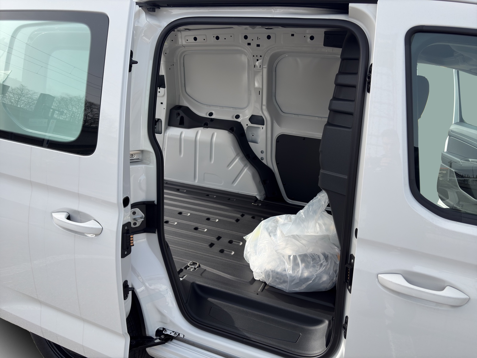 VW Caddy Cargo 2.0TDI 4Motion-image-11