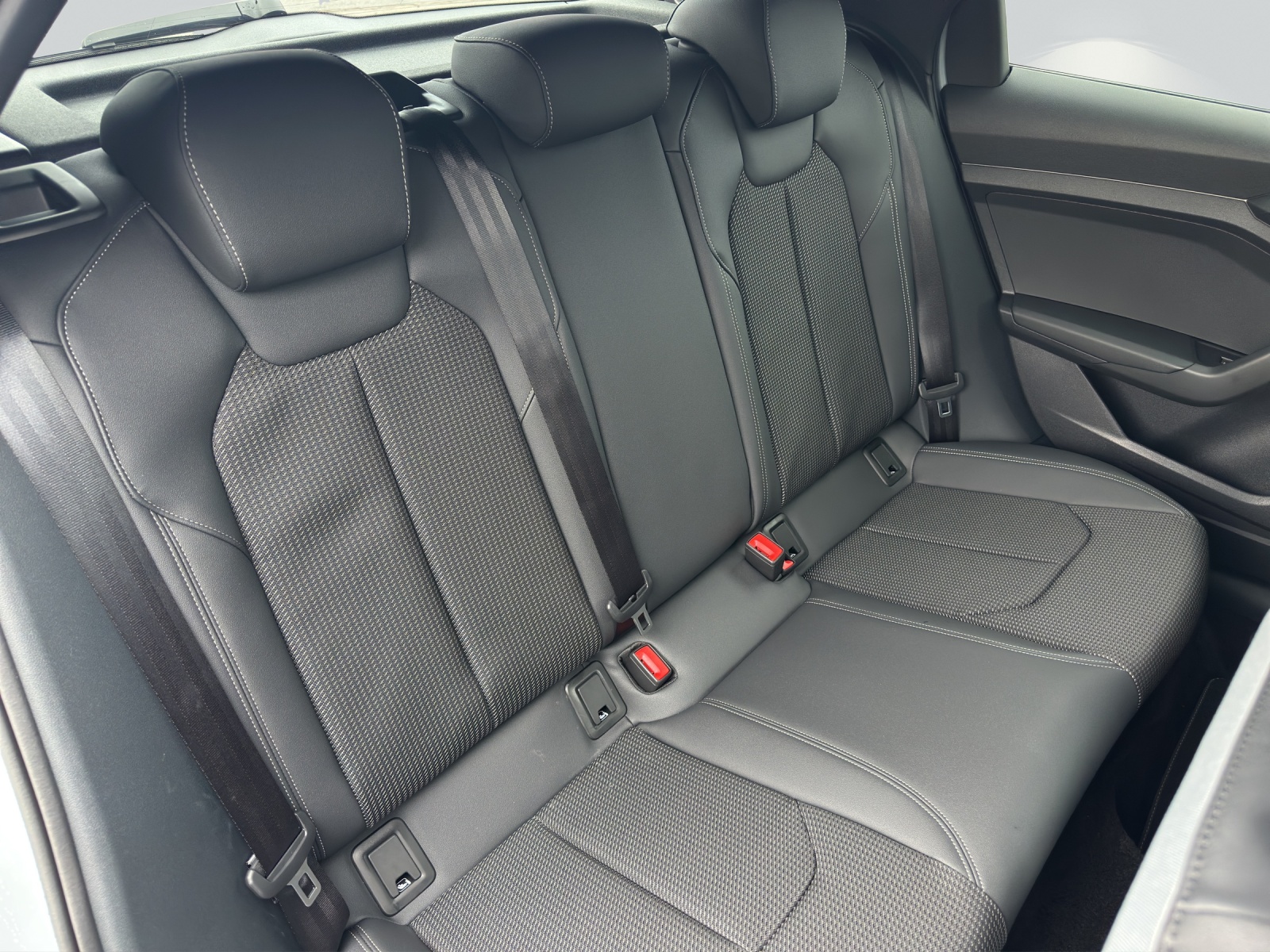 AUDI A1 Sportback 35 TFSI S Line S-tronic-image-8