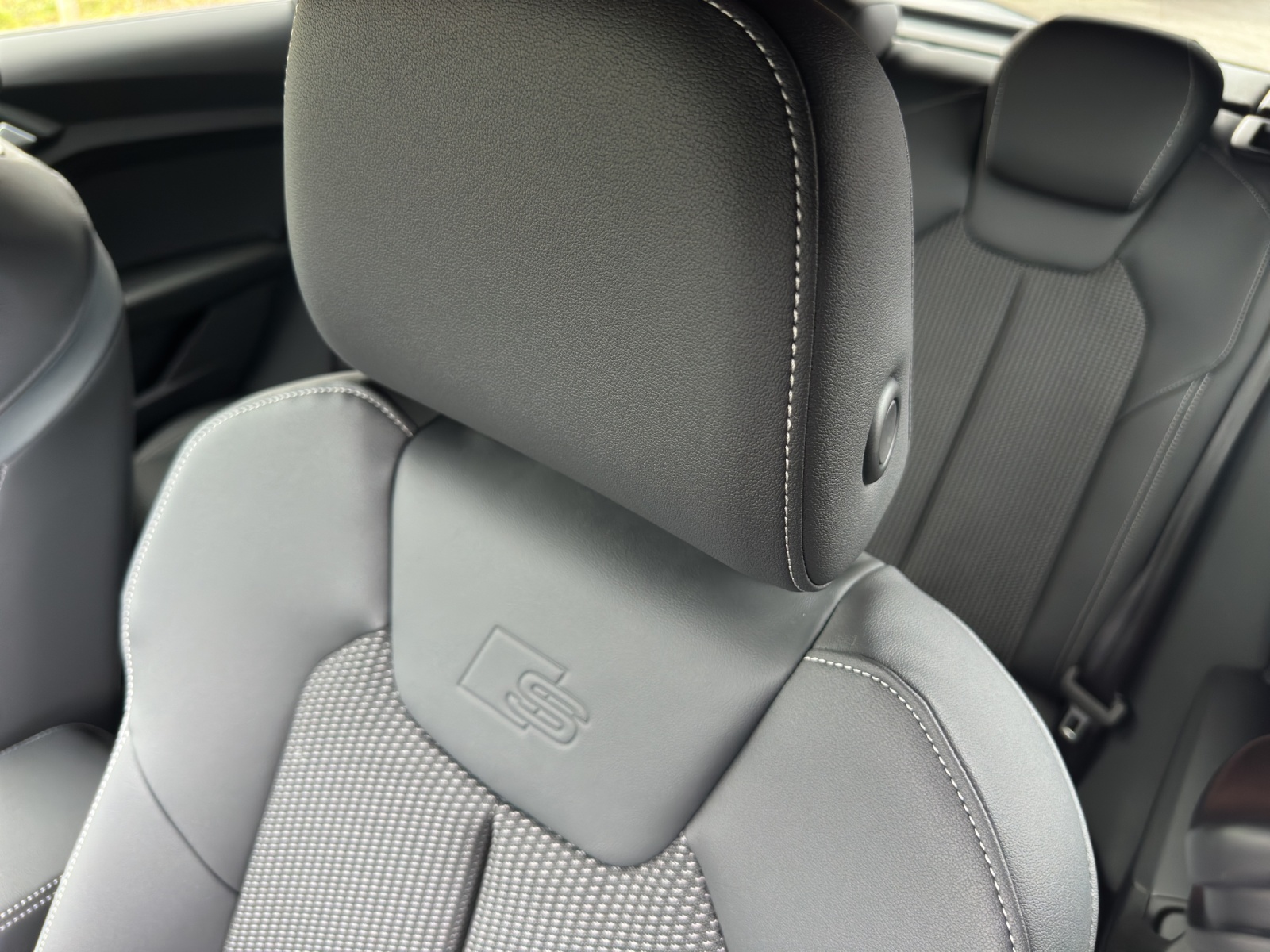 AUDI A1 Sportback 35 TFSI S Line S-tronic-image-12