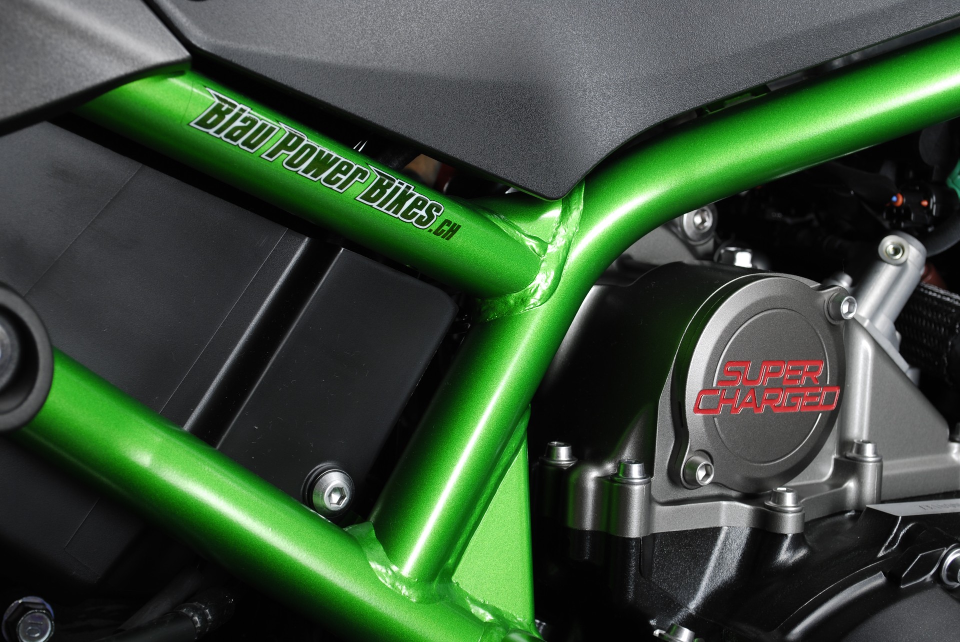 KAWASAKI Z H2 SE MY25-showroom-element-3