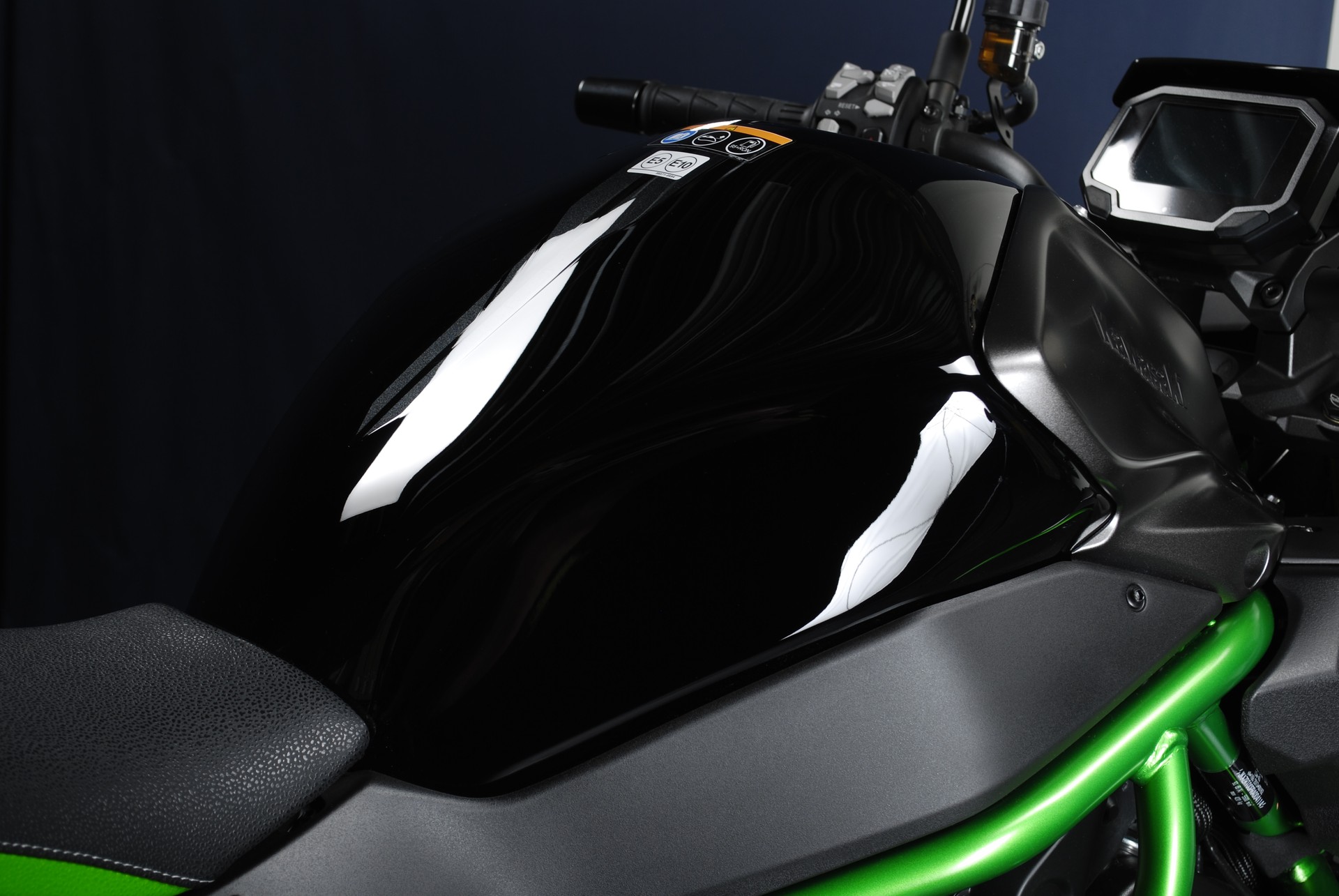 KAWASAKI Z H2 SE MY25-showroom-element-2
