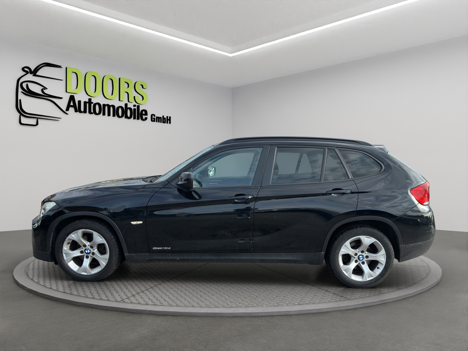 BMW X1 sDrive 18d Sport Line-image-6
