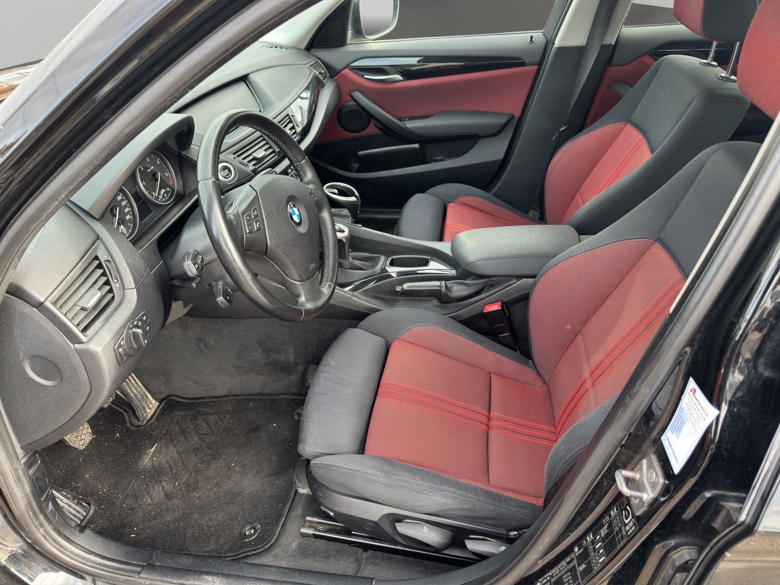 BMW X1 sDrive 18d Sport Line-image-8
