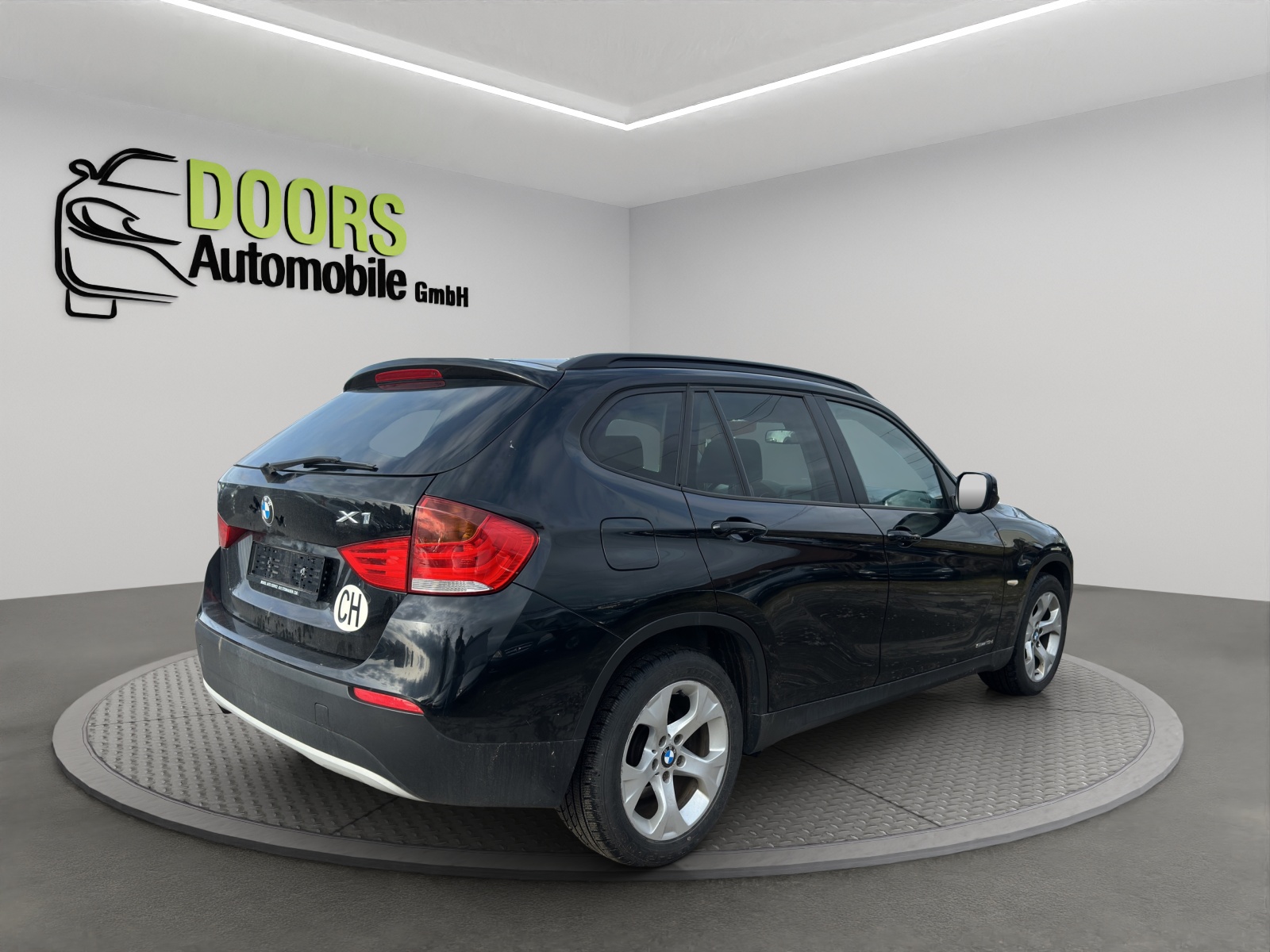 BMW X1 sDrive 18d Sport Line-image-4