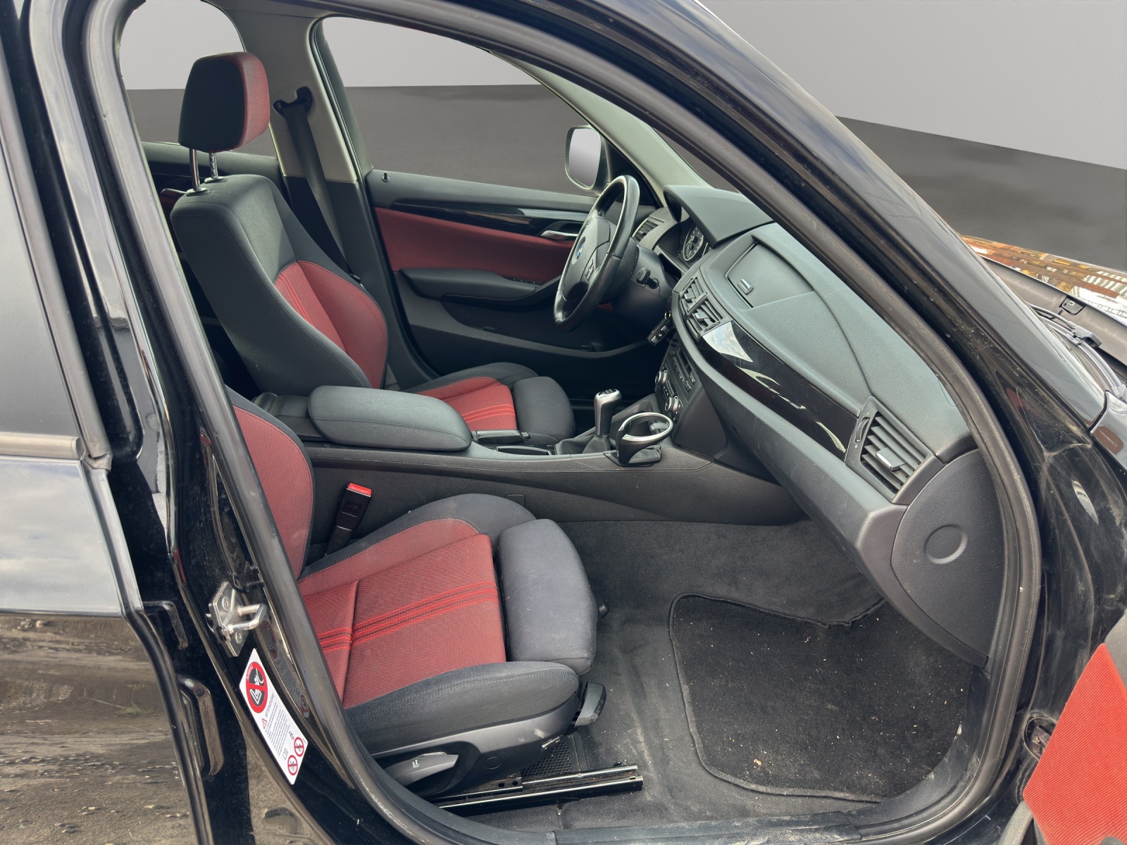 BMW X1 sDrive 18d Sport Line-image-12