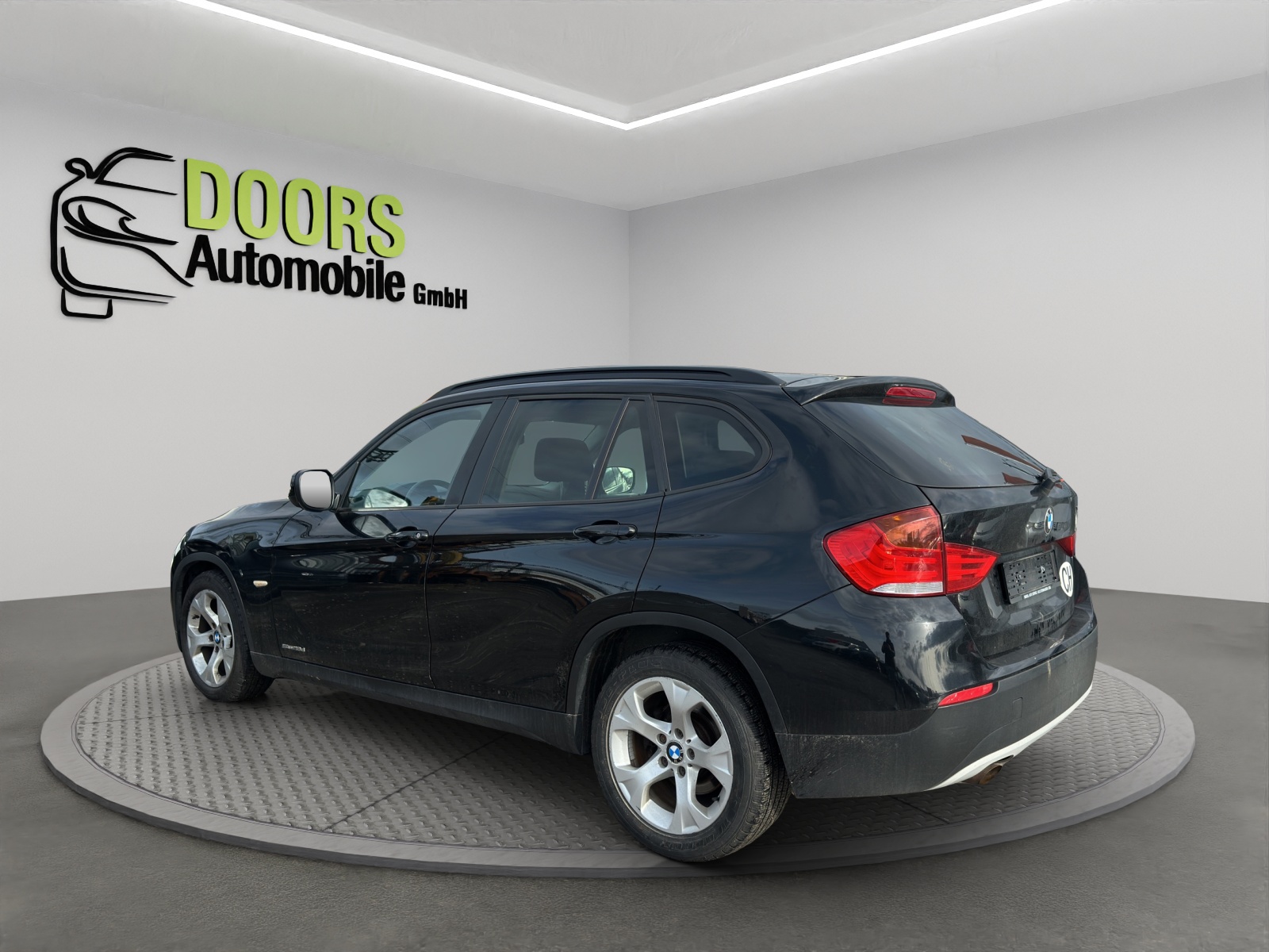 BMW X1 sDrive 18d Sport Line-image-5