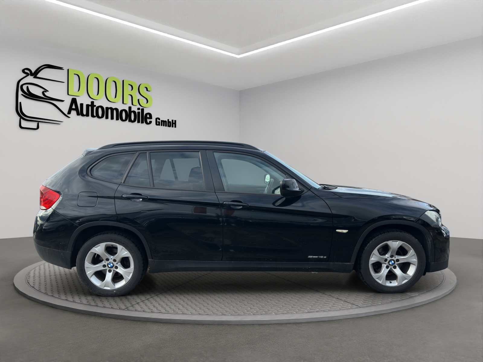 BMW X1 sDrive 18d Sport Line-image-7