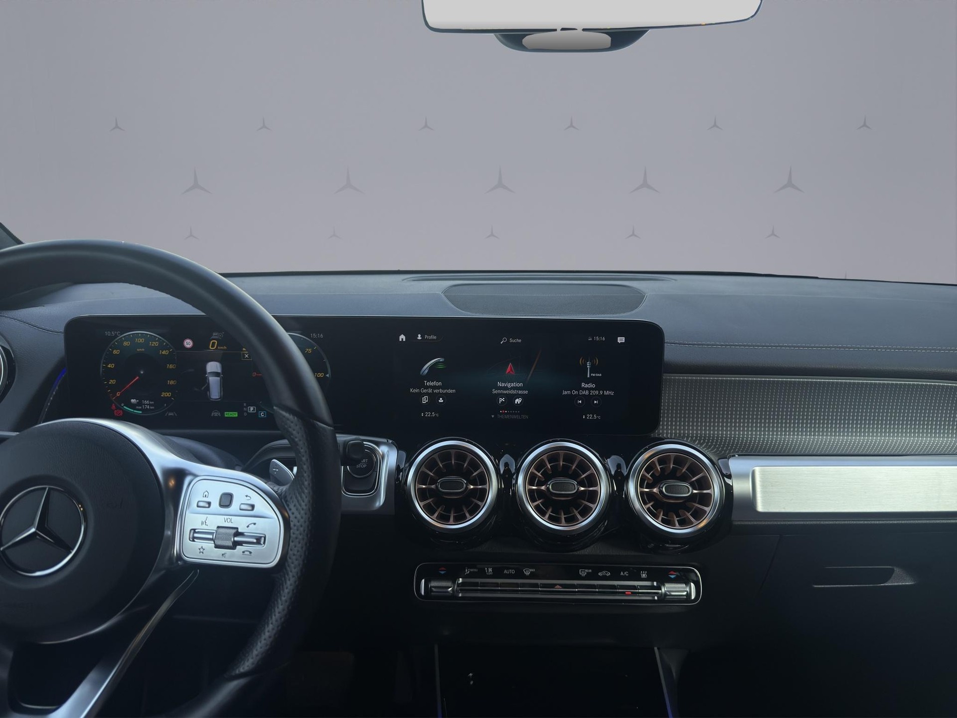 MERCEDES-BENZ EQB 300 Electric Art Line 4matic-image-14