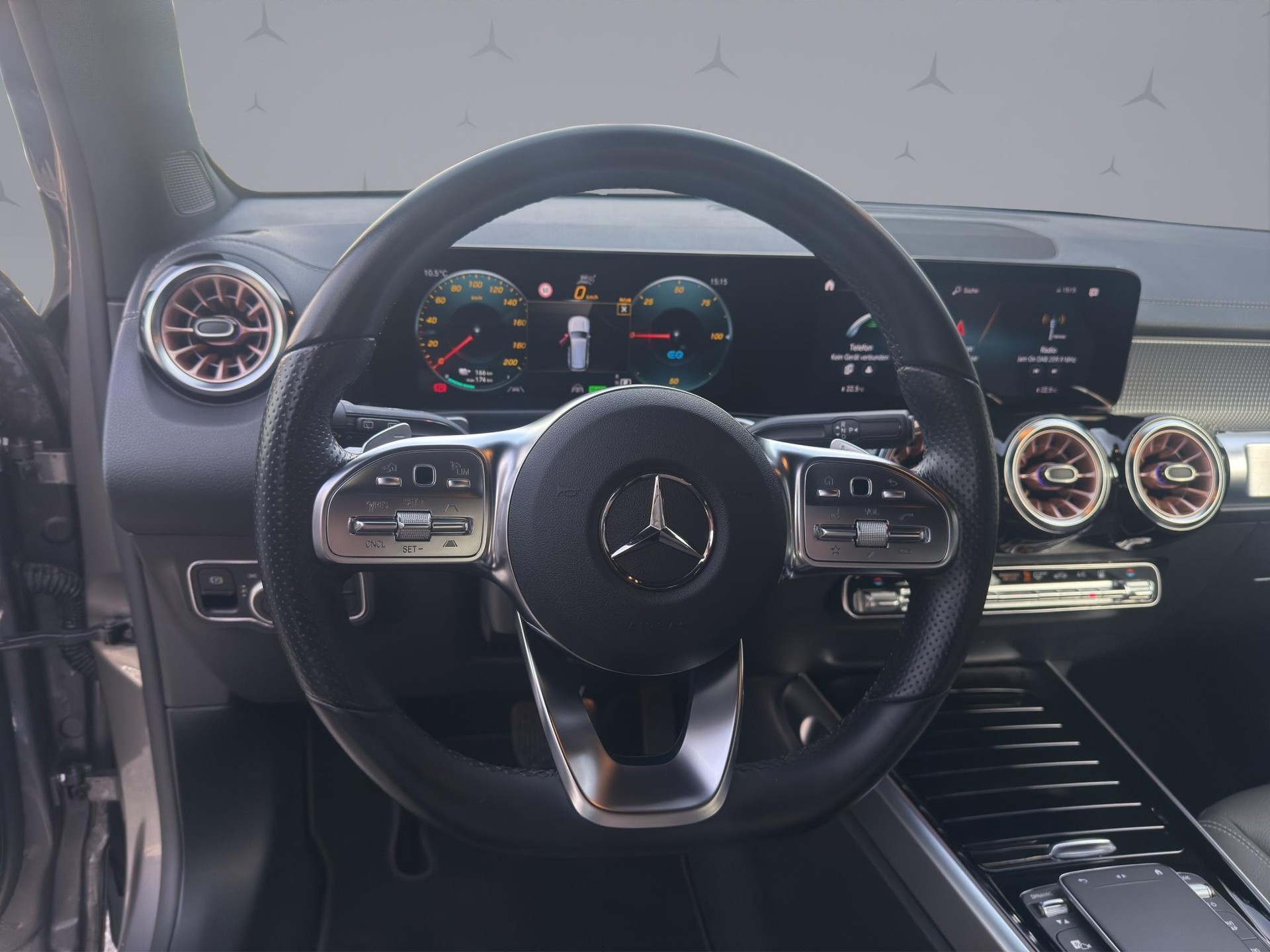 MERCEDES-BENZ EQB 300 Electric Art Line 4matic-image-10