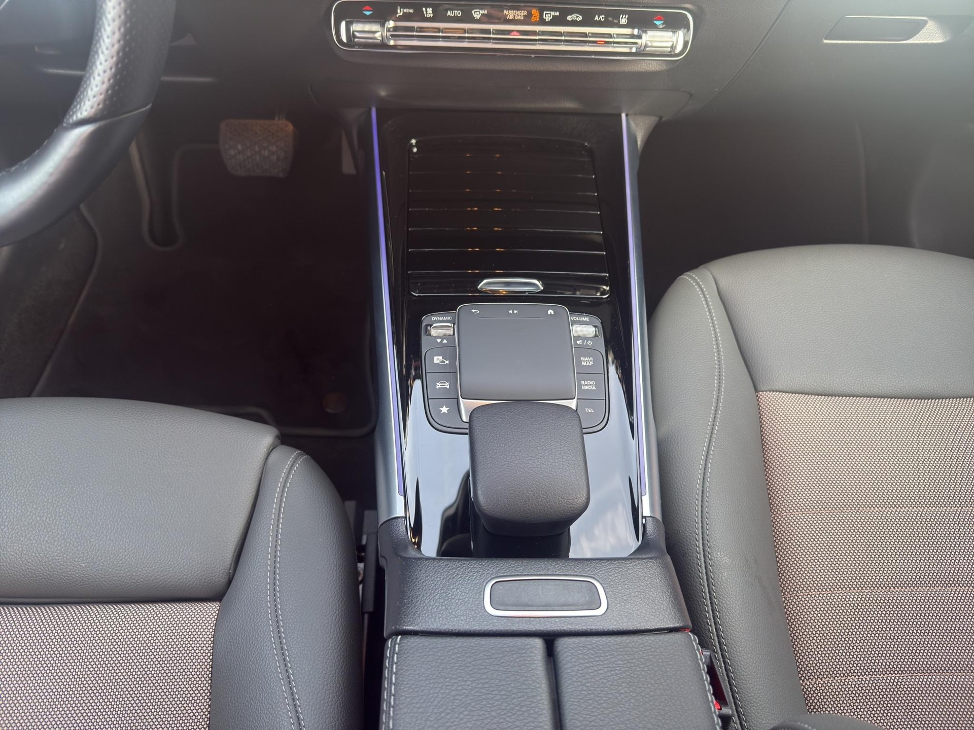 MERCEDES-BENZ EQB 300 Electric Art Line 4matic-image-13