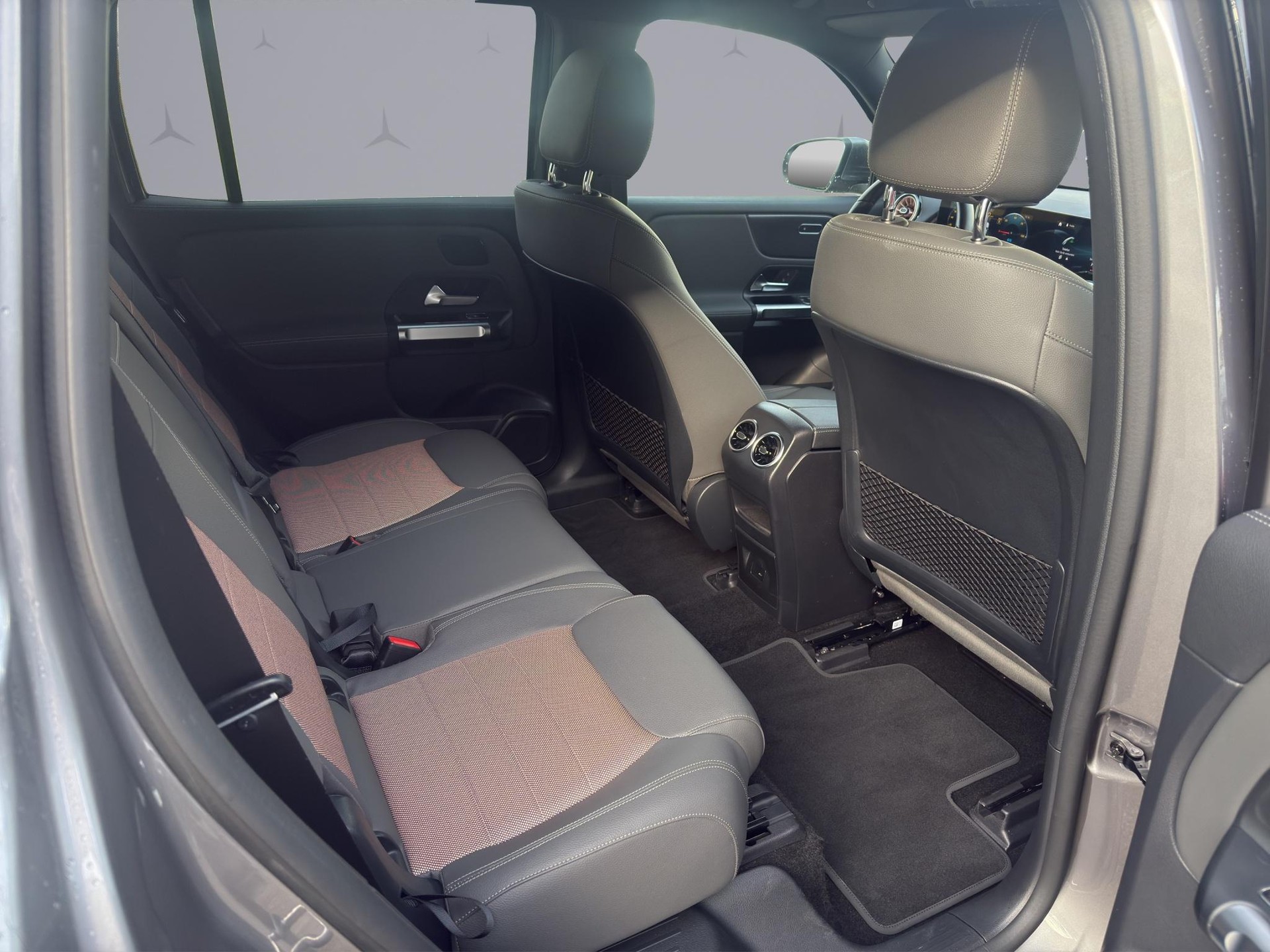 MERCEDES-BENZ EQB 300 Electric Art Line 4matic-image-15
