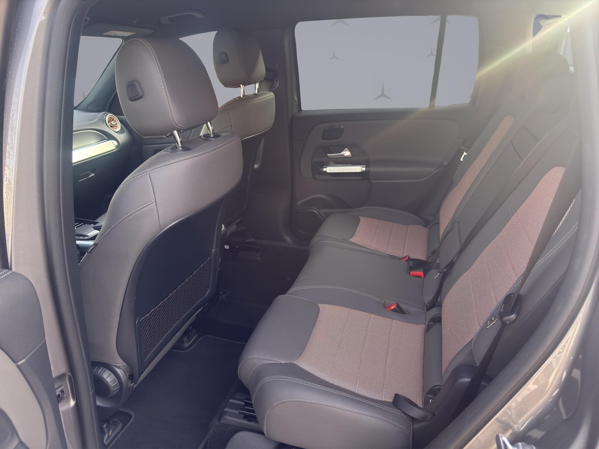 MERCEDES-BENZ EQB 300 Electric Art Line 4matic-image-11