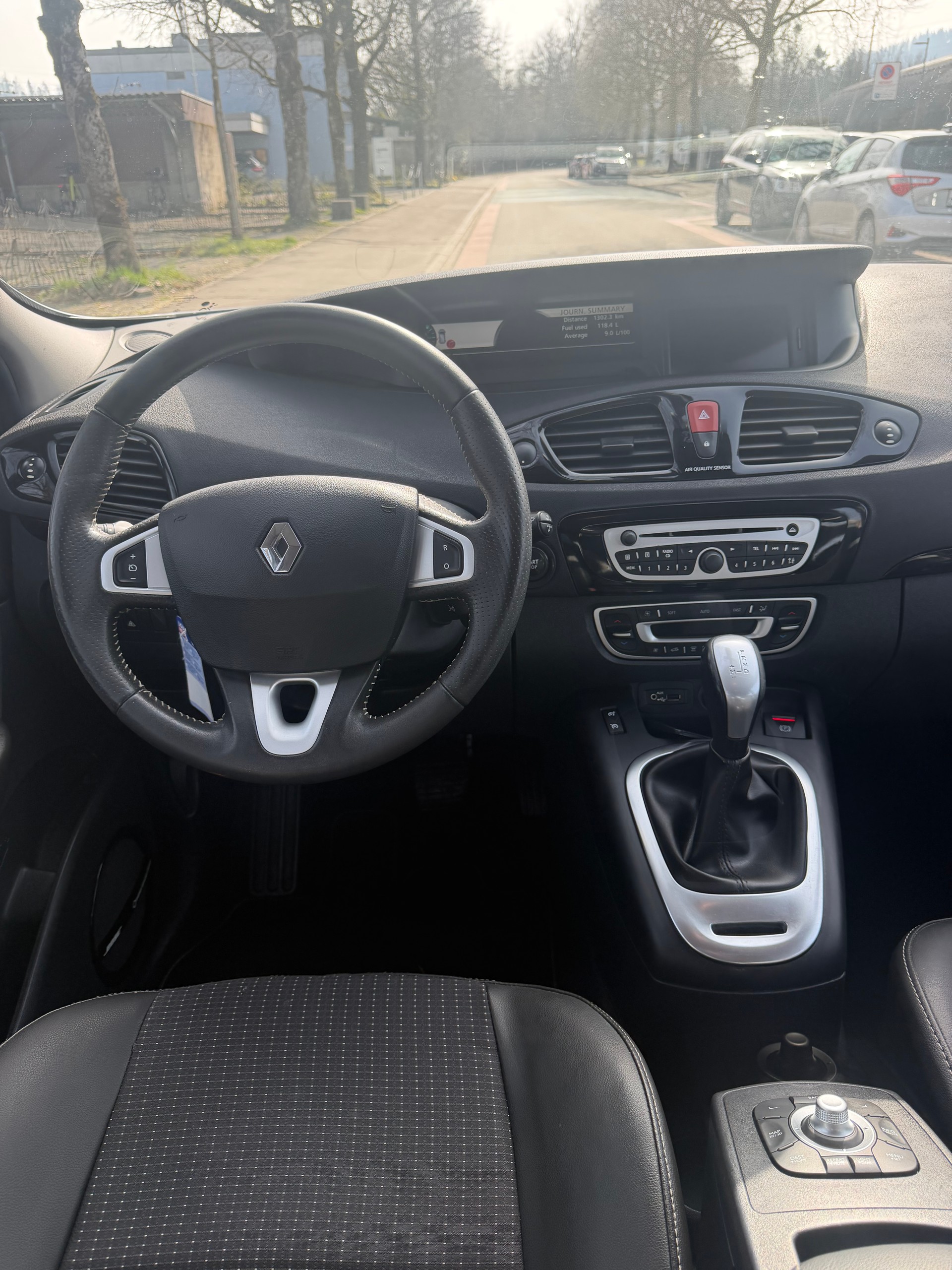 RENAULT Scénic 2.0 16V Bose X-Tronic CVT-image-12