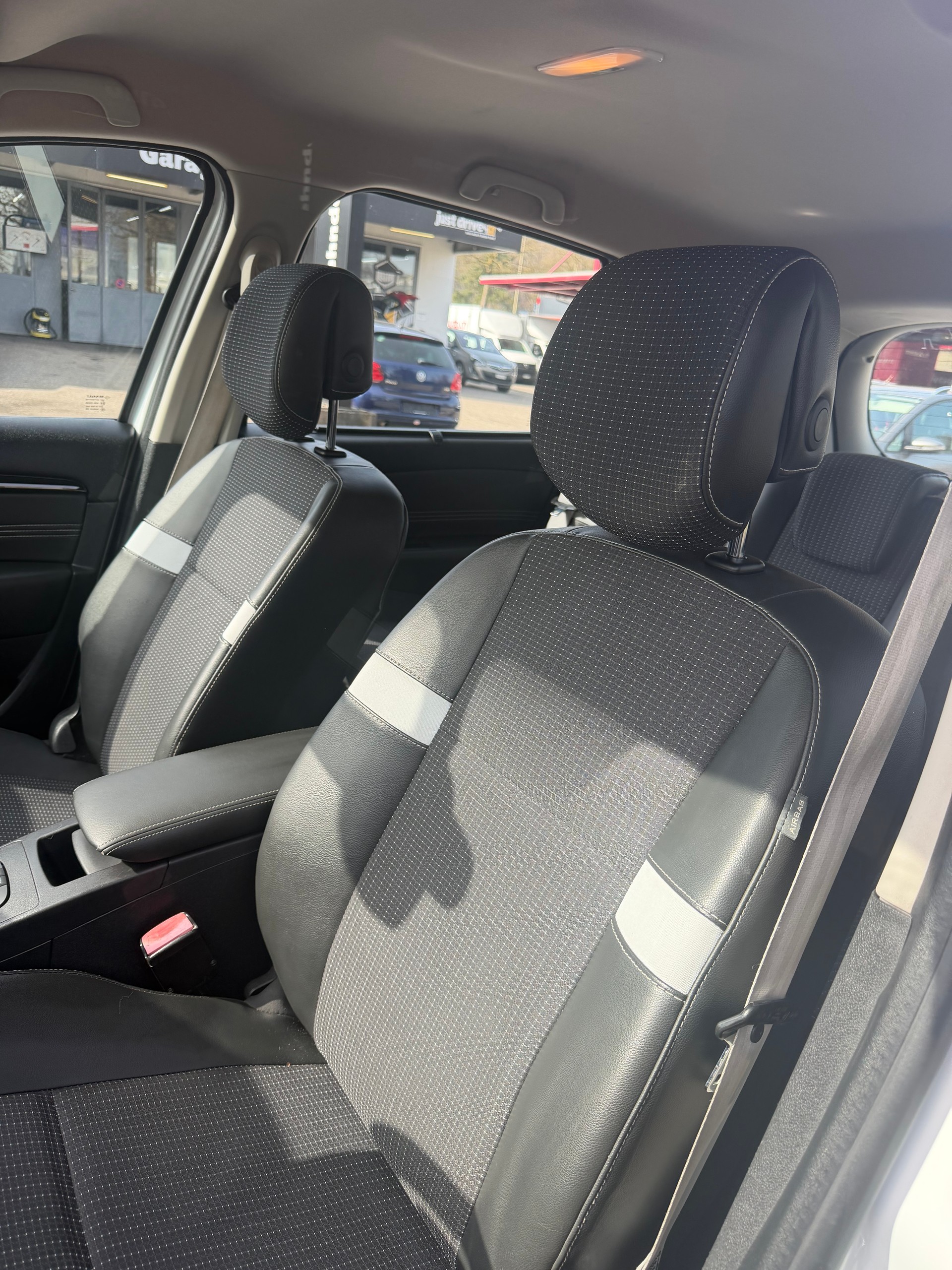 RENAULT Scénic 2.0 16V Bose X-Tronic CVT-image-14