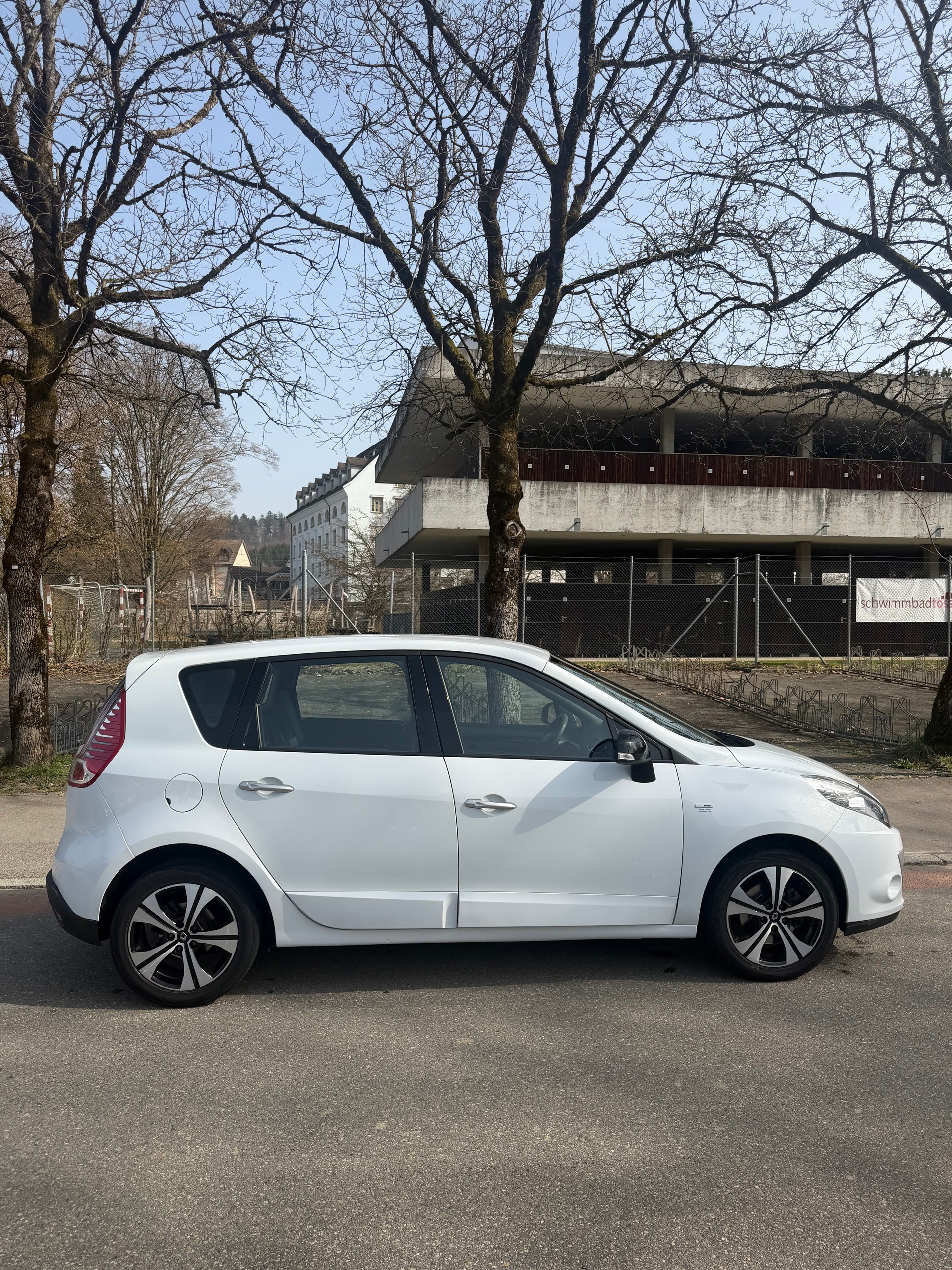 RENAULT Scénic 2.0 16V Bose X-Tronic CVT-image-5
