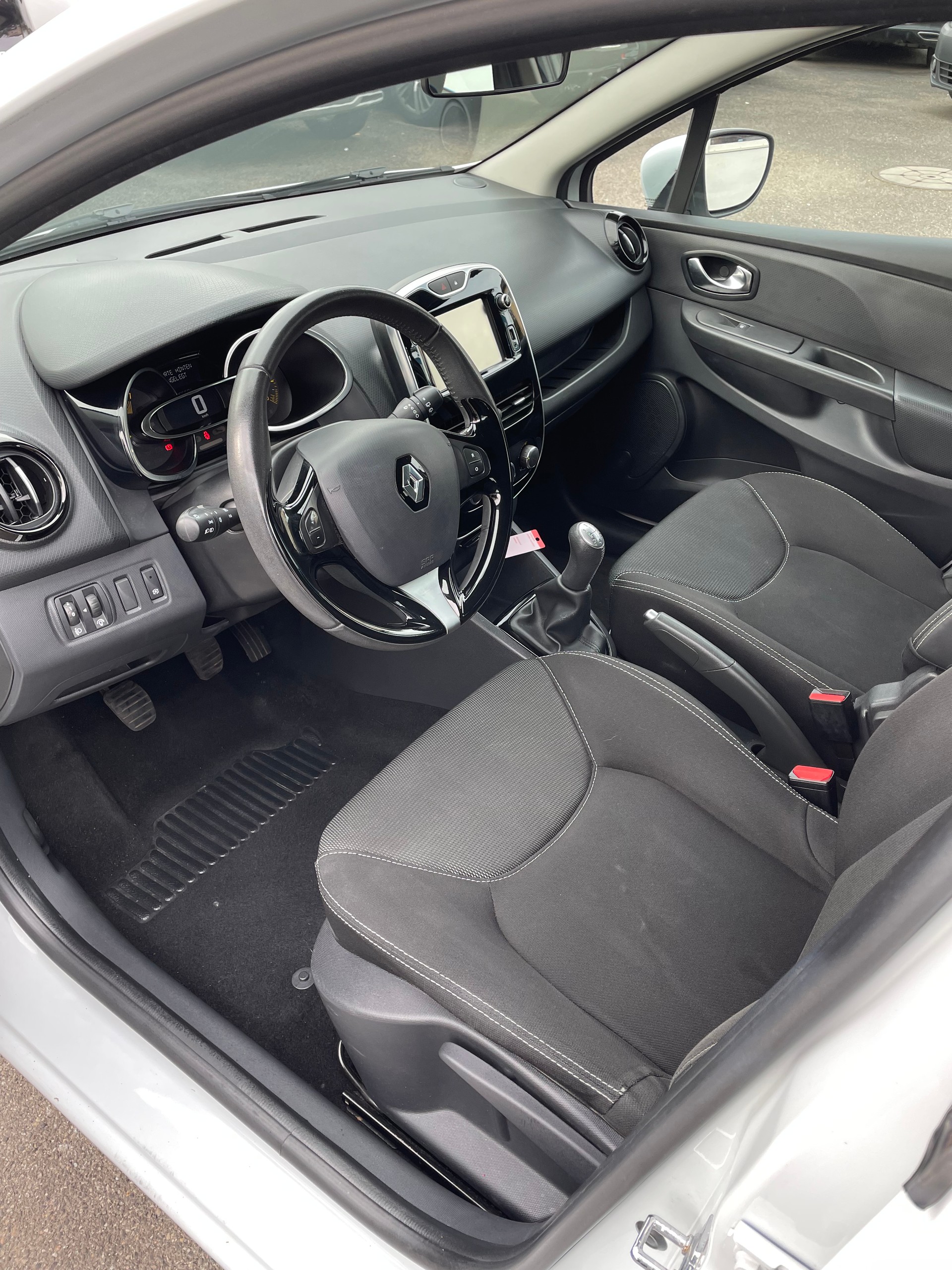 RENAULT Clio Grandtour 0.9 12V Expression-image-6