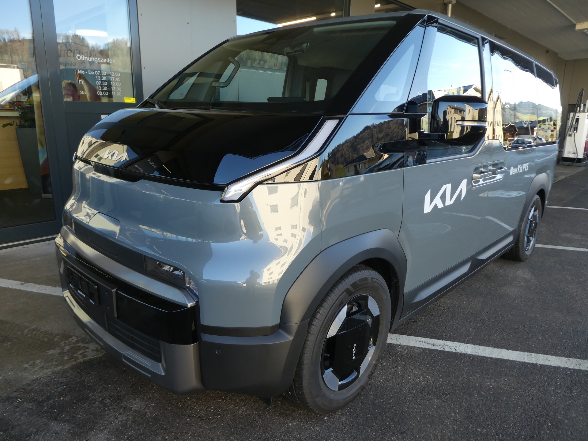 KIA PV5 71.2 kWh Plus-image-1