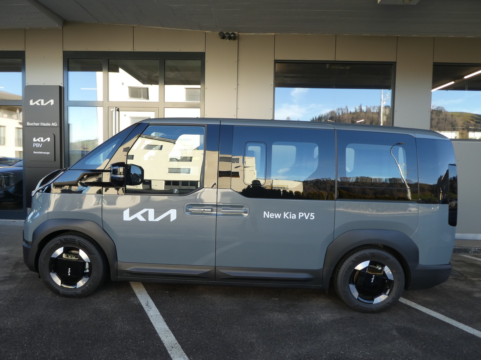 KIA PV5 71.2 kWh Plus-image-0