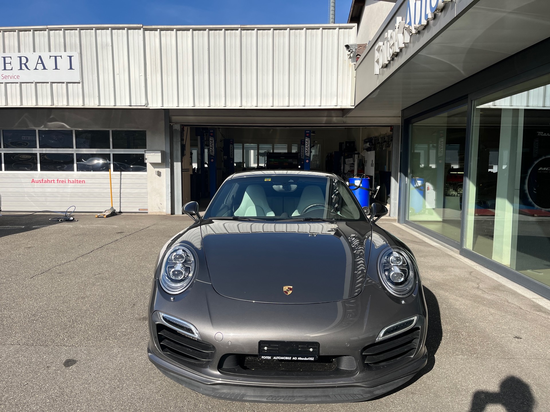 PORSCHE 911 Turbo S-image-18