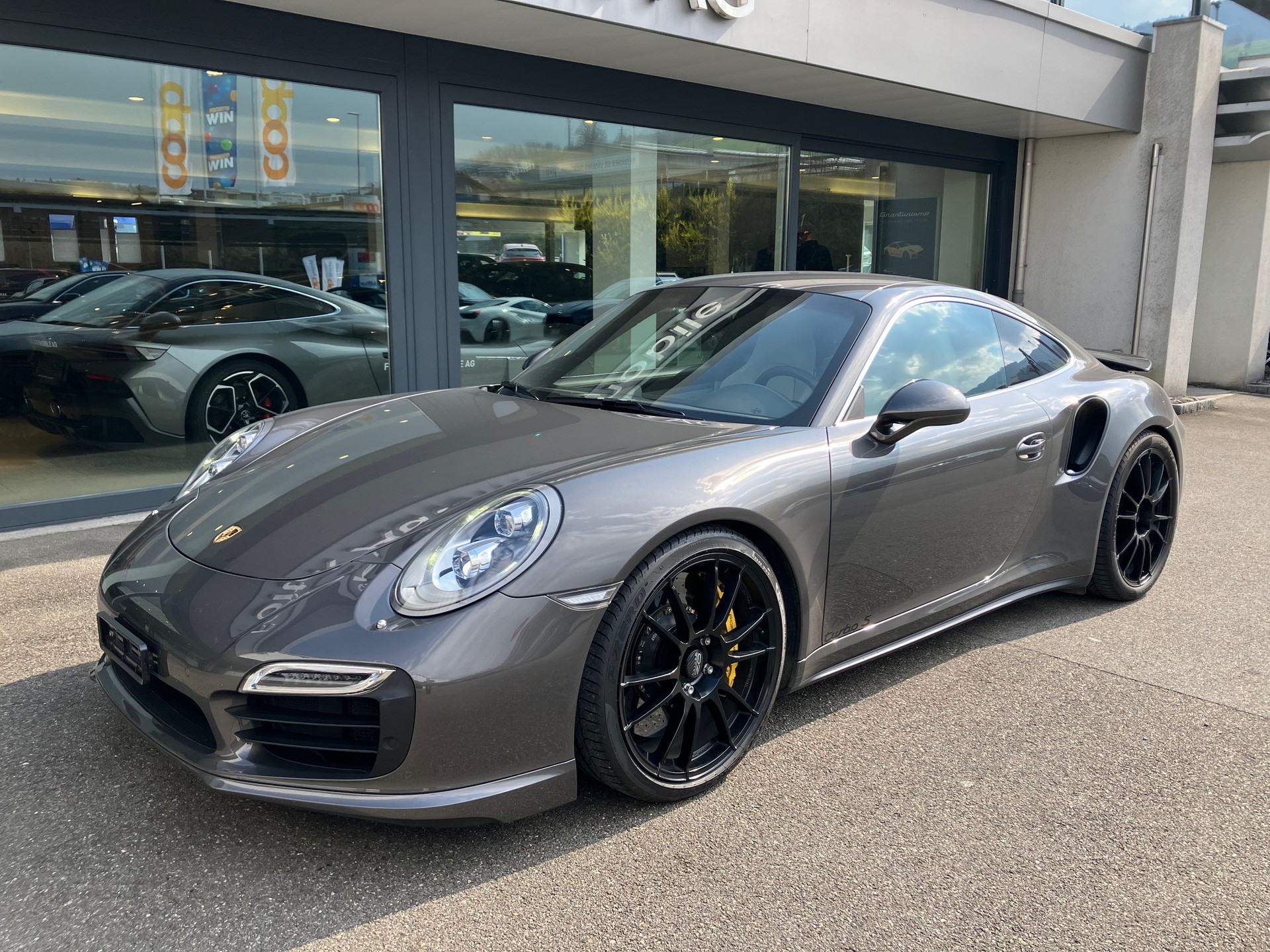 PORSCHE 911 Turbo S-image-9