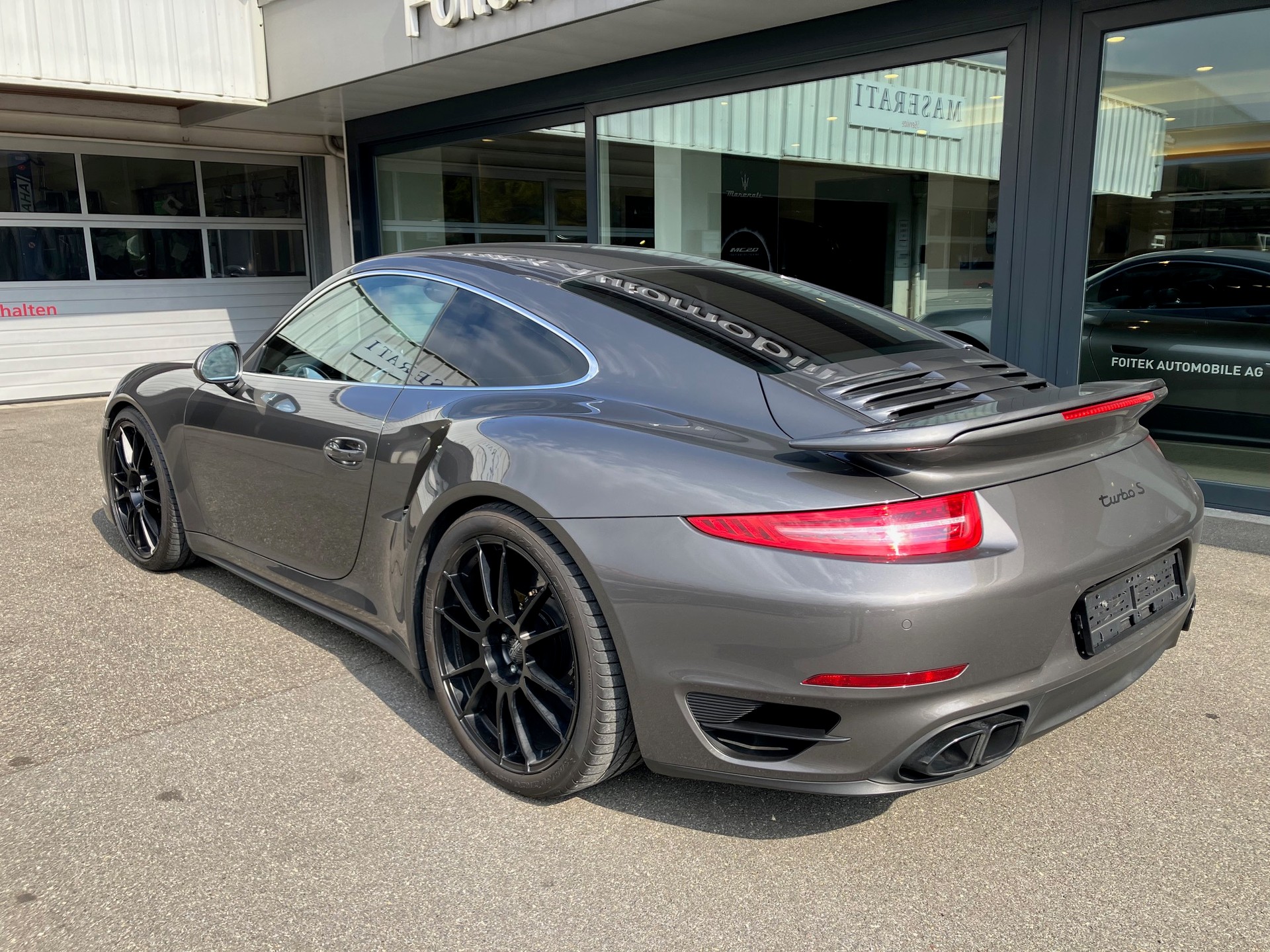 PORSCHE 911 Turbo S-image-10