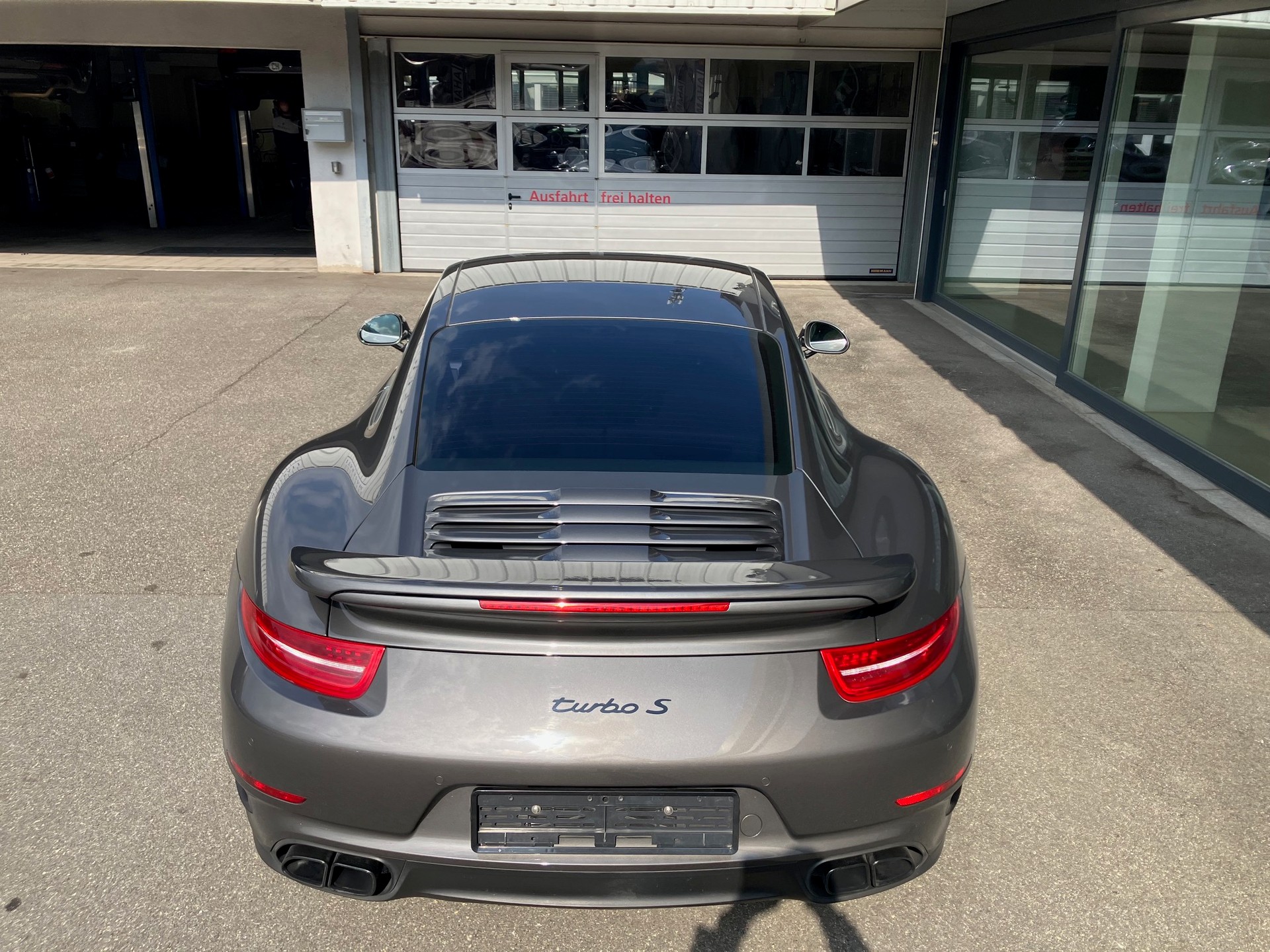 PORSCHE 911 Turbo S-image-19