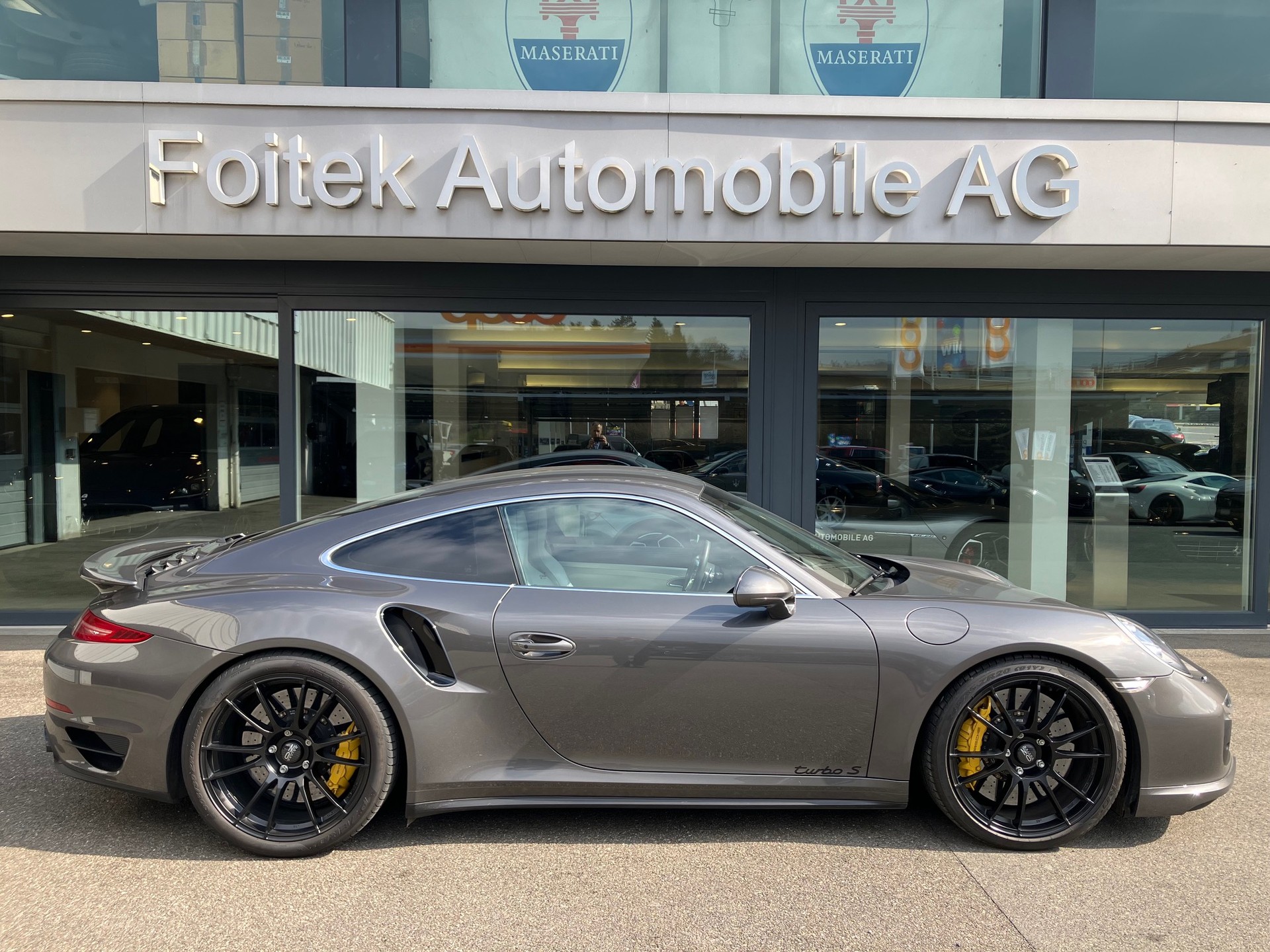 PORSCHE 911 Turbo S-image-0