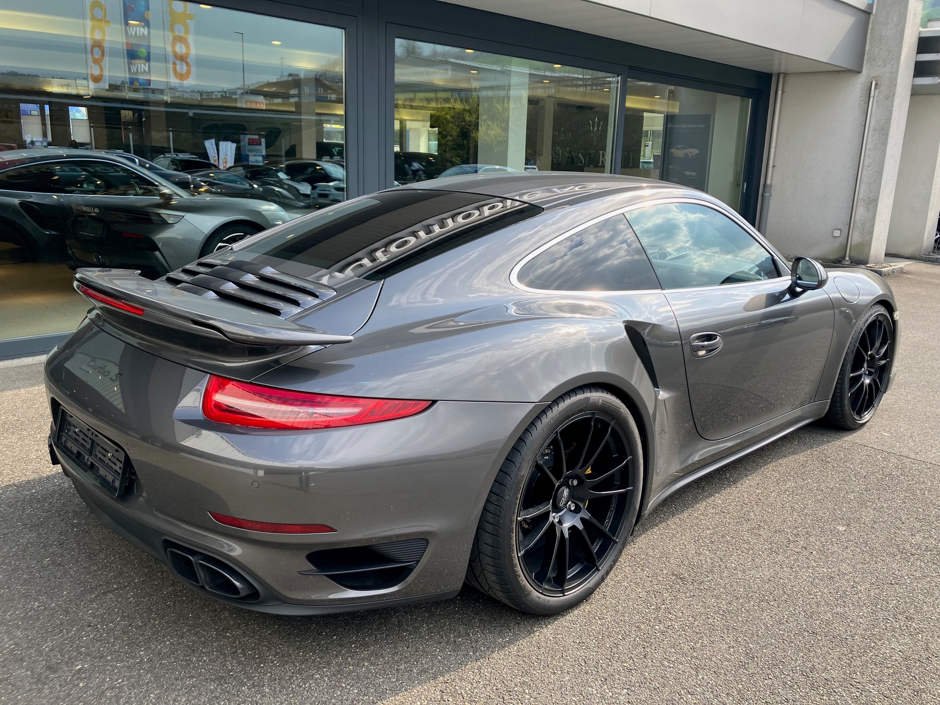 PORSCHE 911 Turbo S-image-3