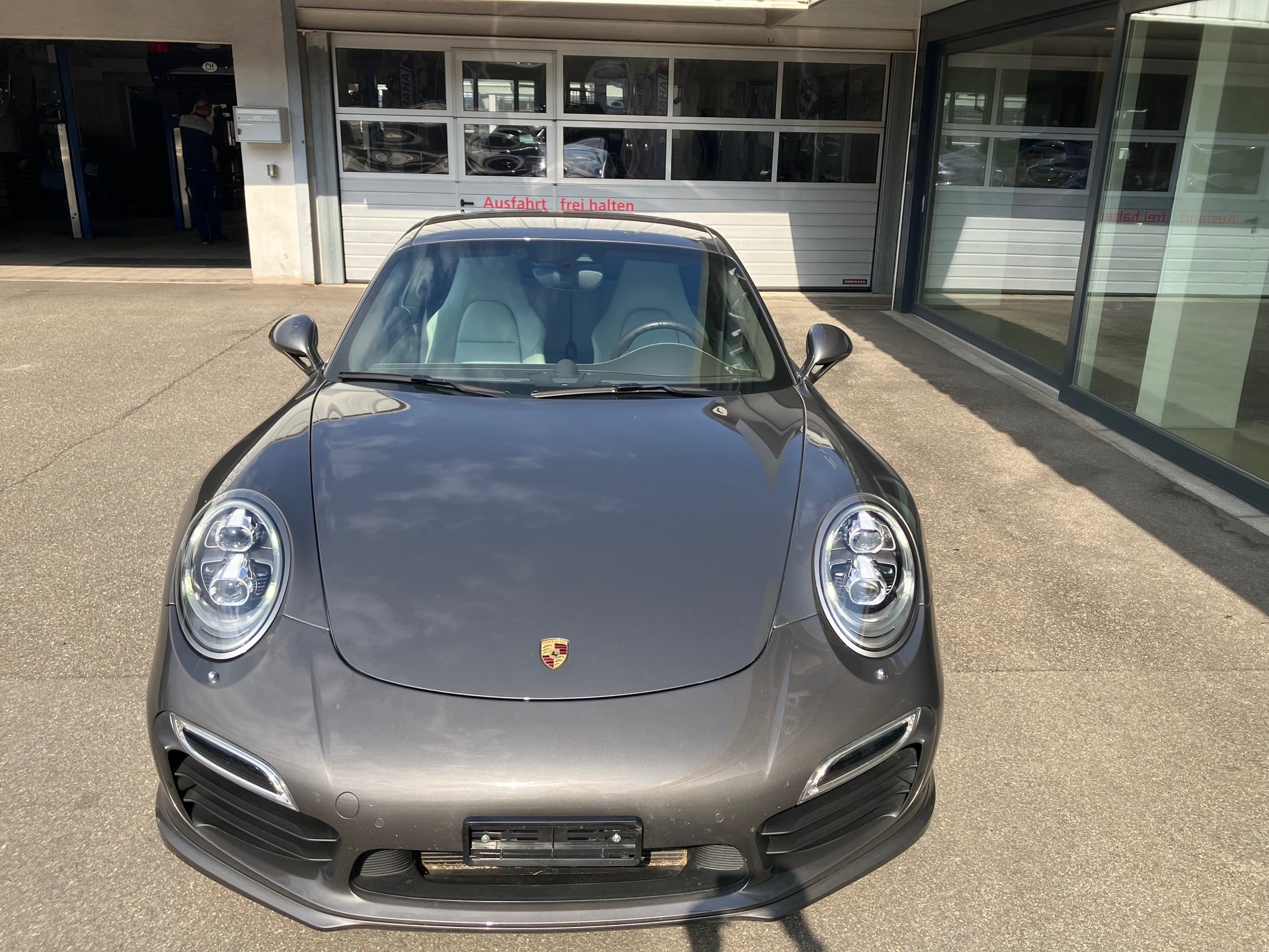 PORSCHE 911 Turbo S-image-16