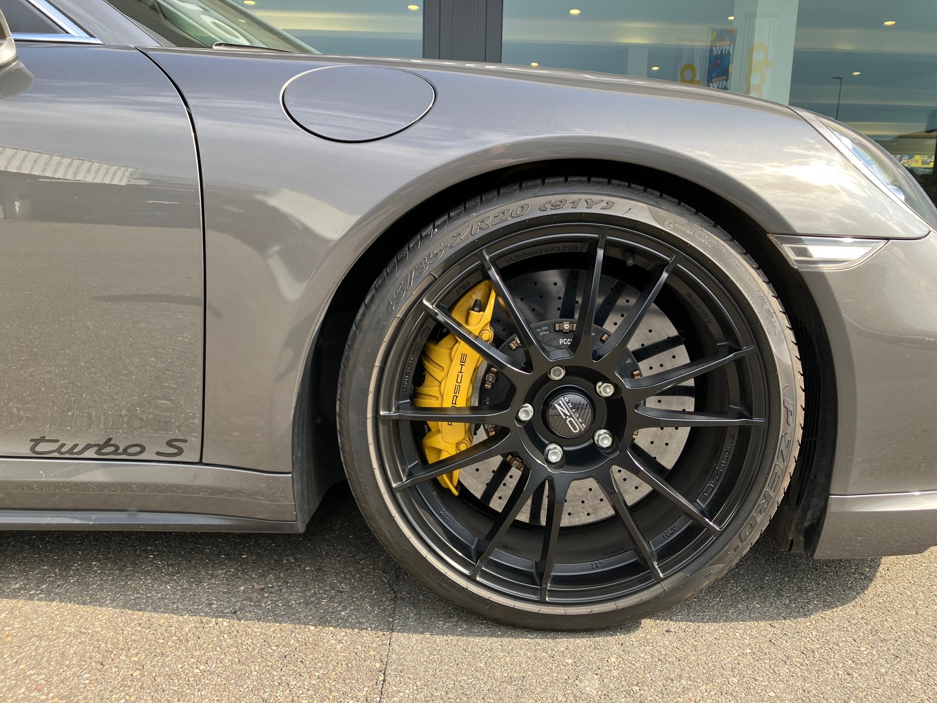 PORSCHE 911 Turbo S-image-13