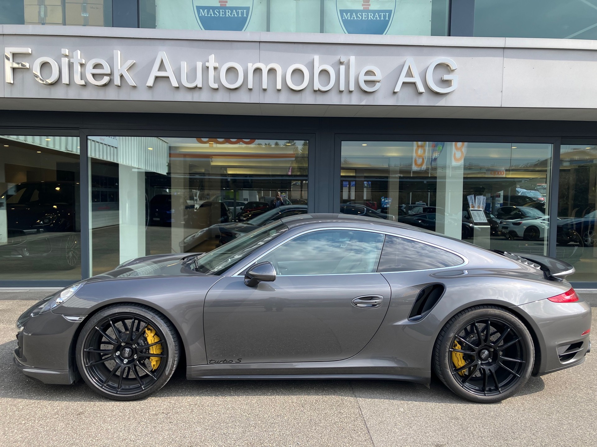 PORSCHE 911 Turbo S-image-1