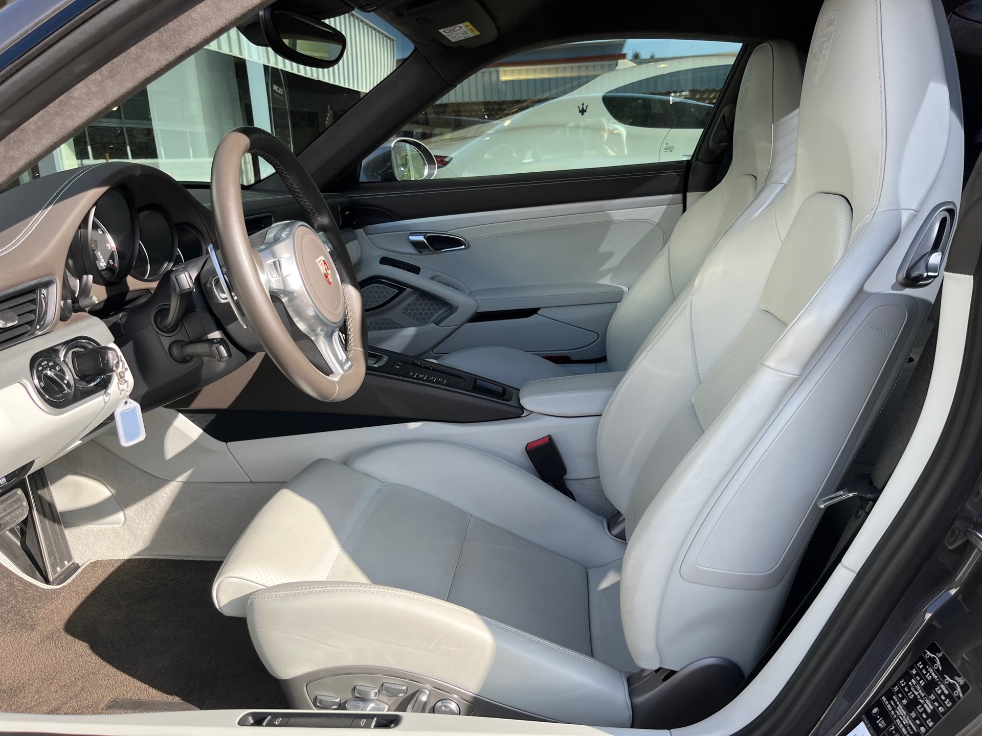 PORSCHE 911 Turbo S-image-4