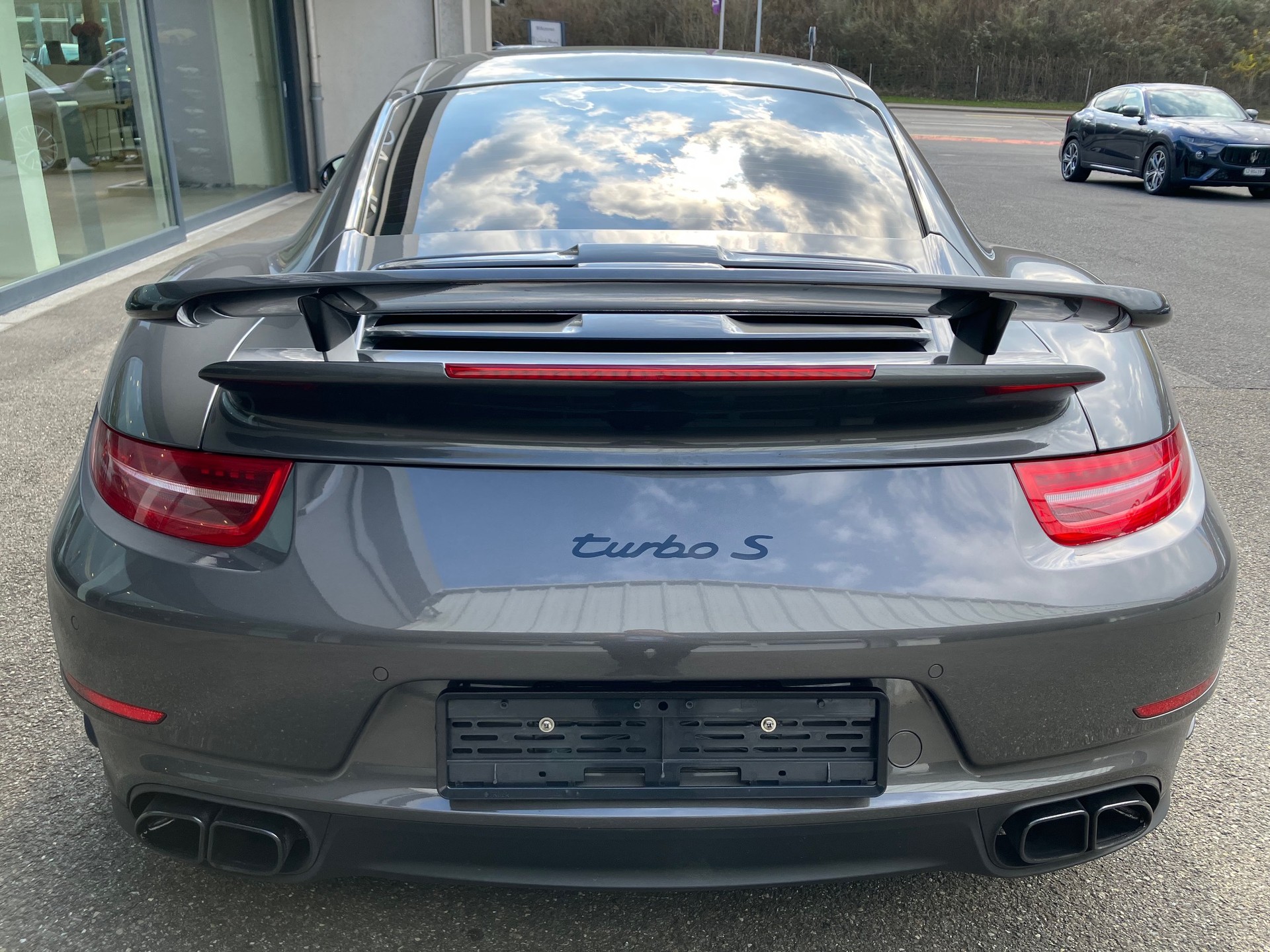 PORSCHE 911 Turbo S-image-15