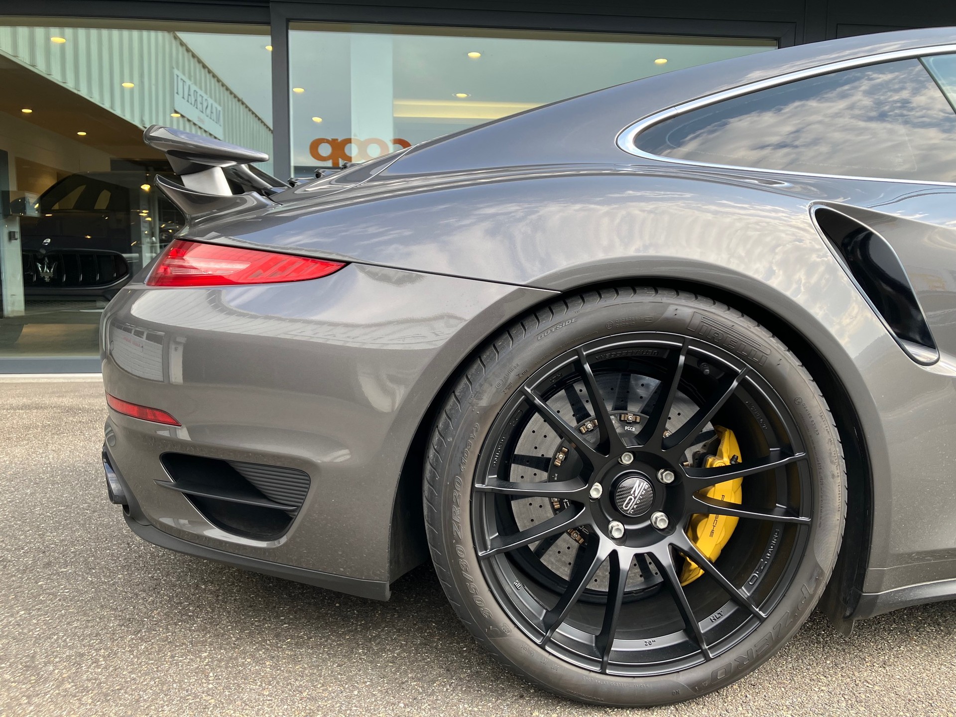 PORSCHE 911 Turbo S-image-14