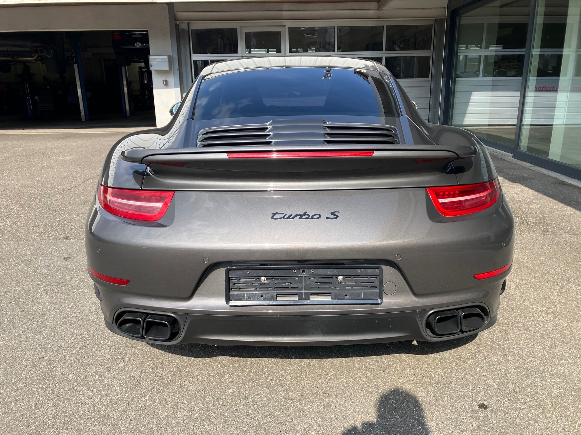 PORSCHE 911 Turbo S-image-11