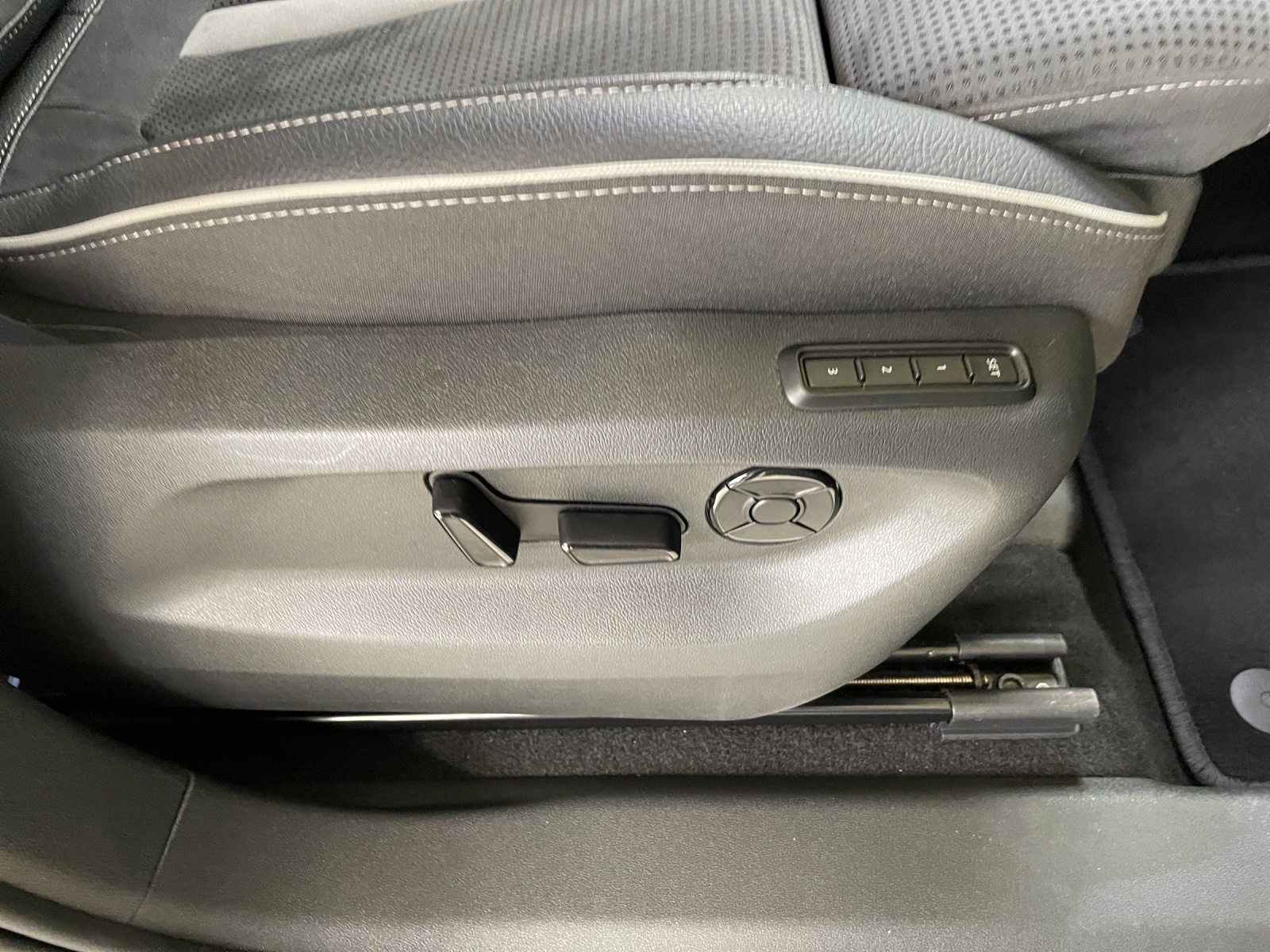 SKODA Kodiaq 1.5 TSI PHEV Sportline-image-14