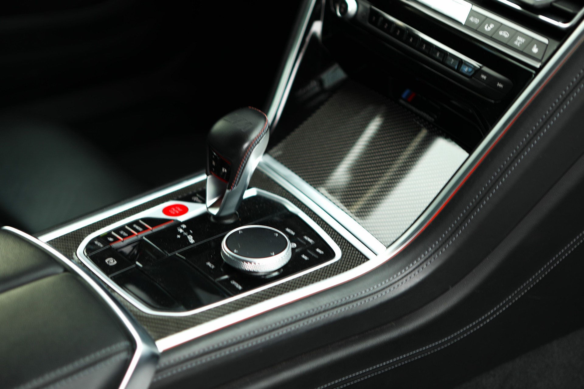 BMW M8 xDrive Steptronic M Competition-image-10