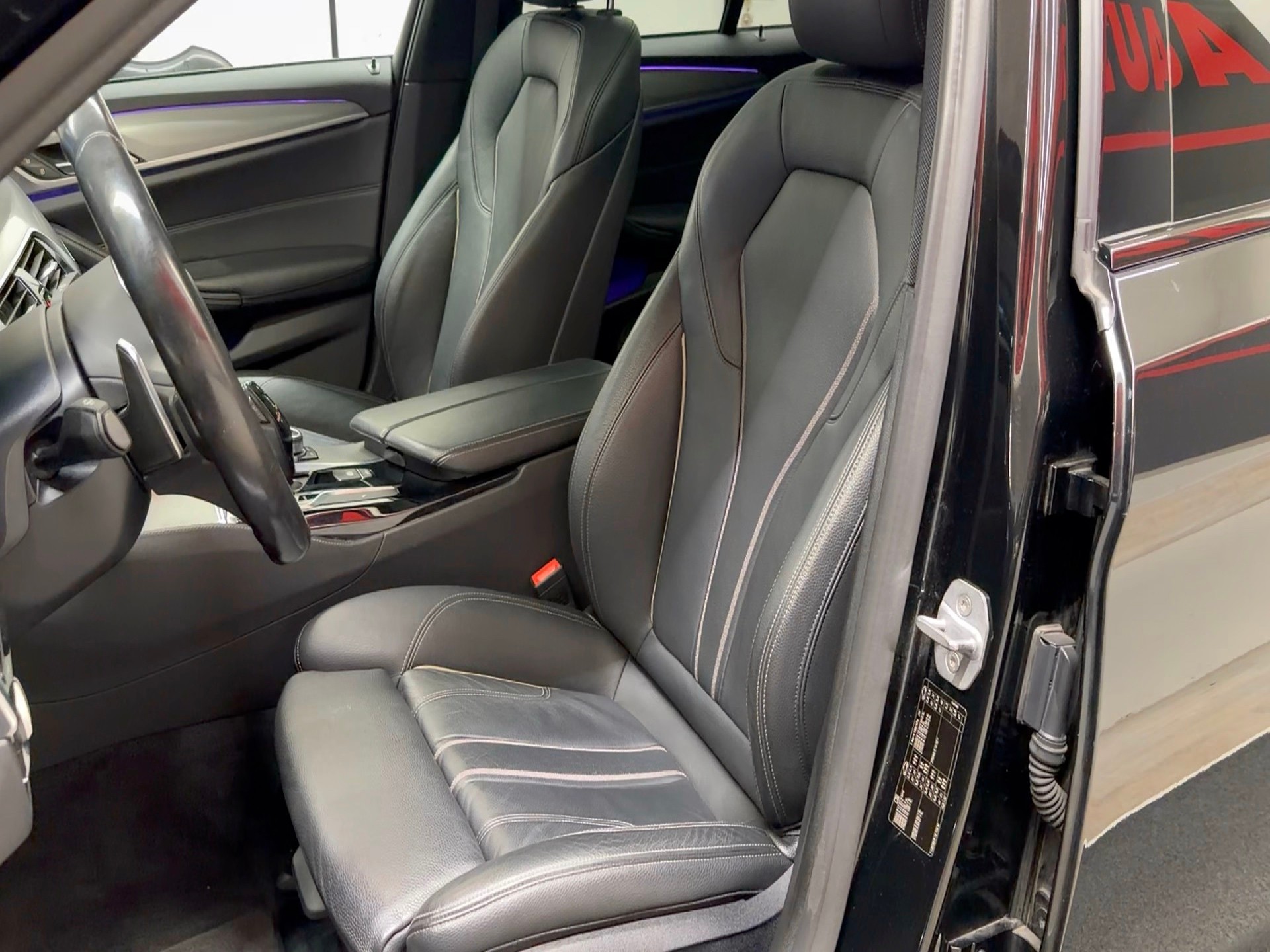 BMW 520i Touring M Sport Steptronic-image-13
