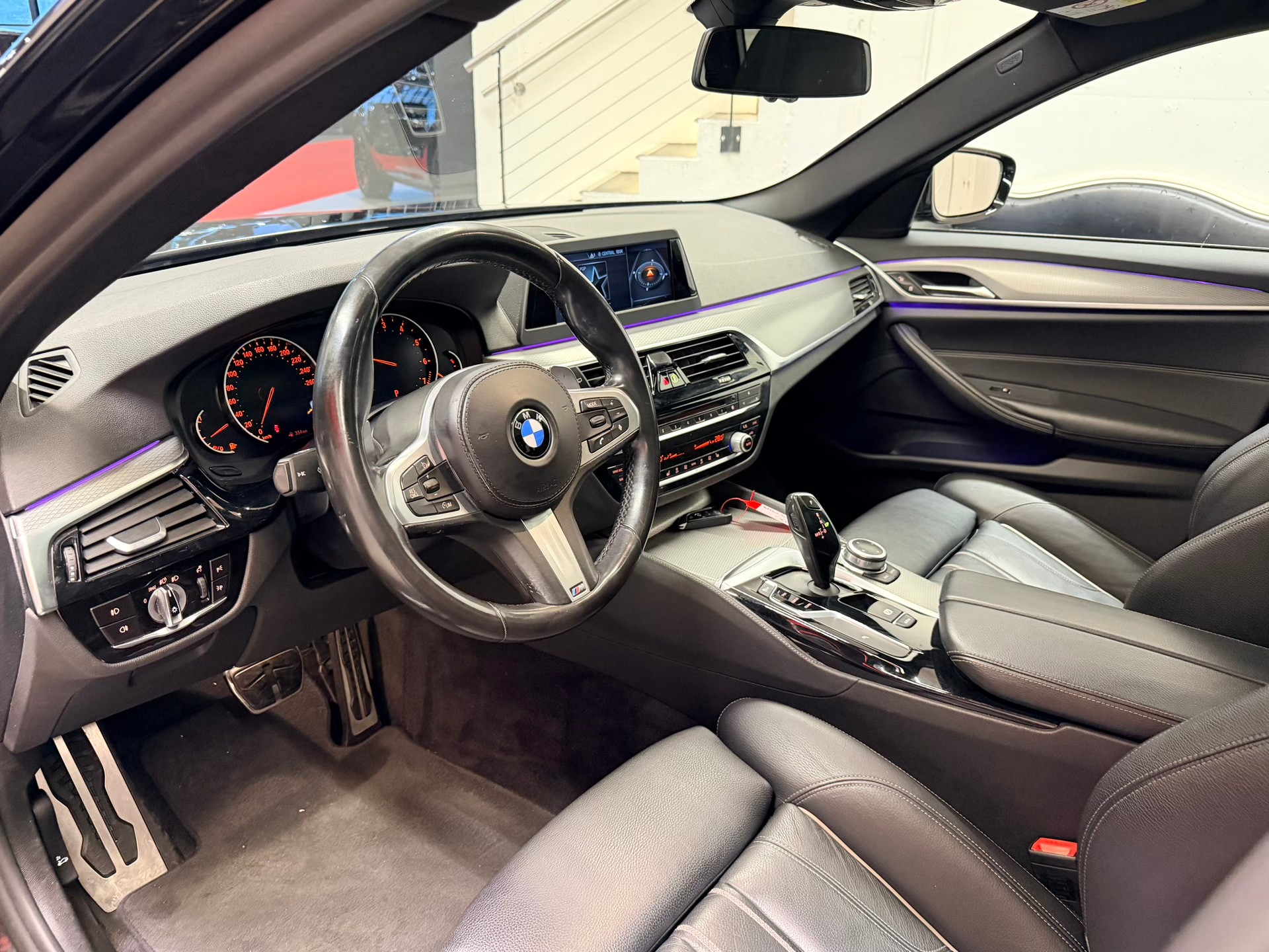 BMW 520i Touring M Sport Steptronic-image-11
