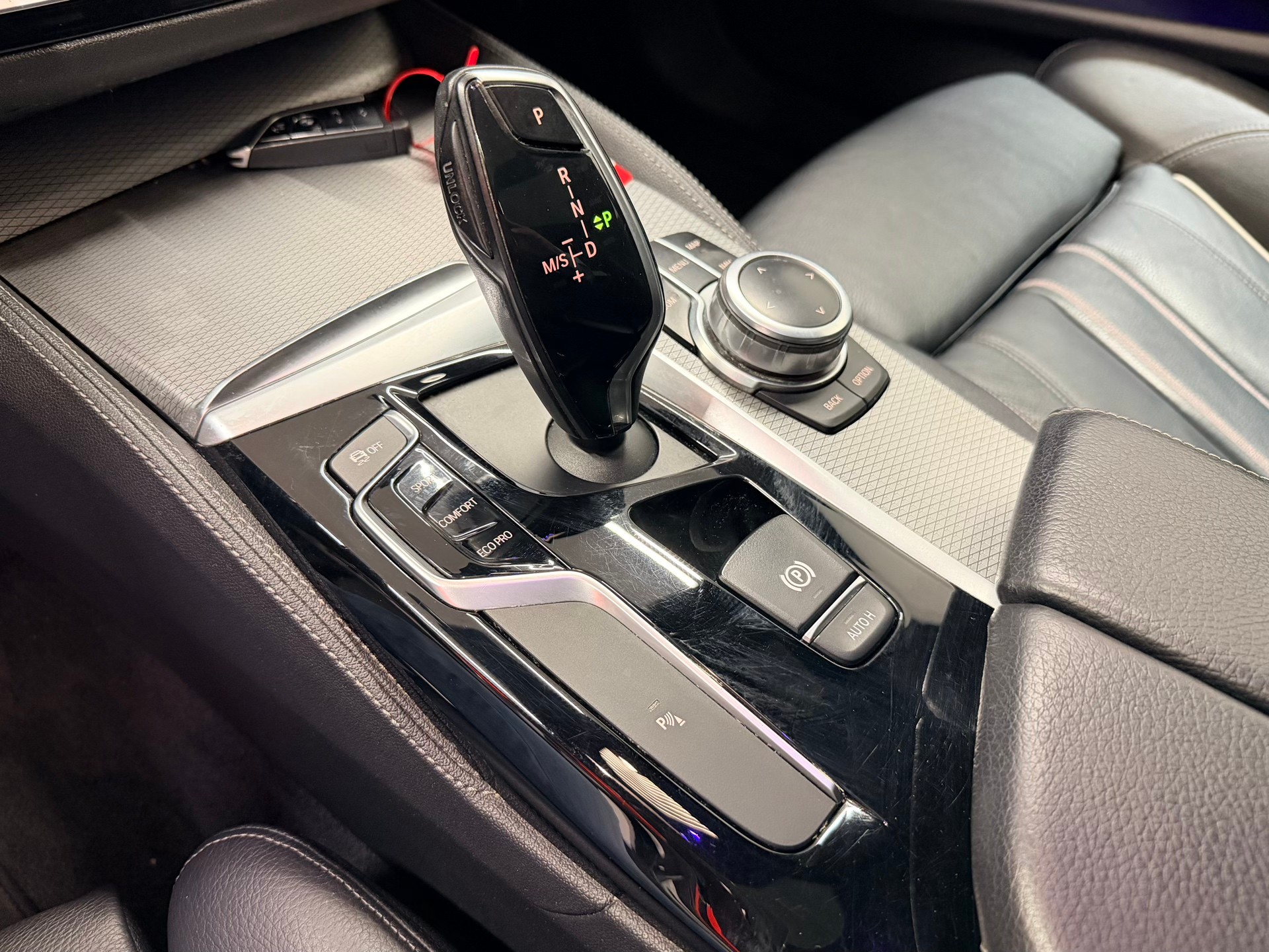 BMW 520i Touring M Sport Steptronic-image-22
