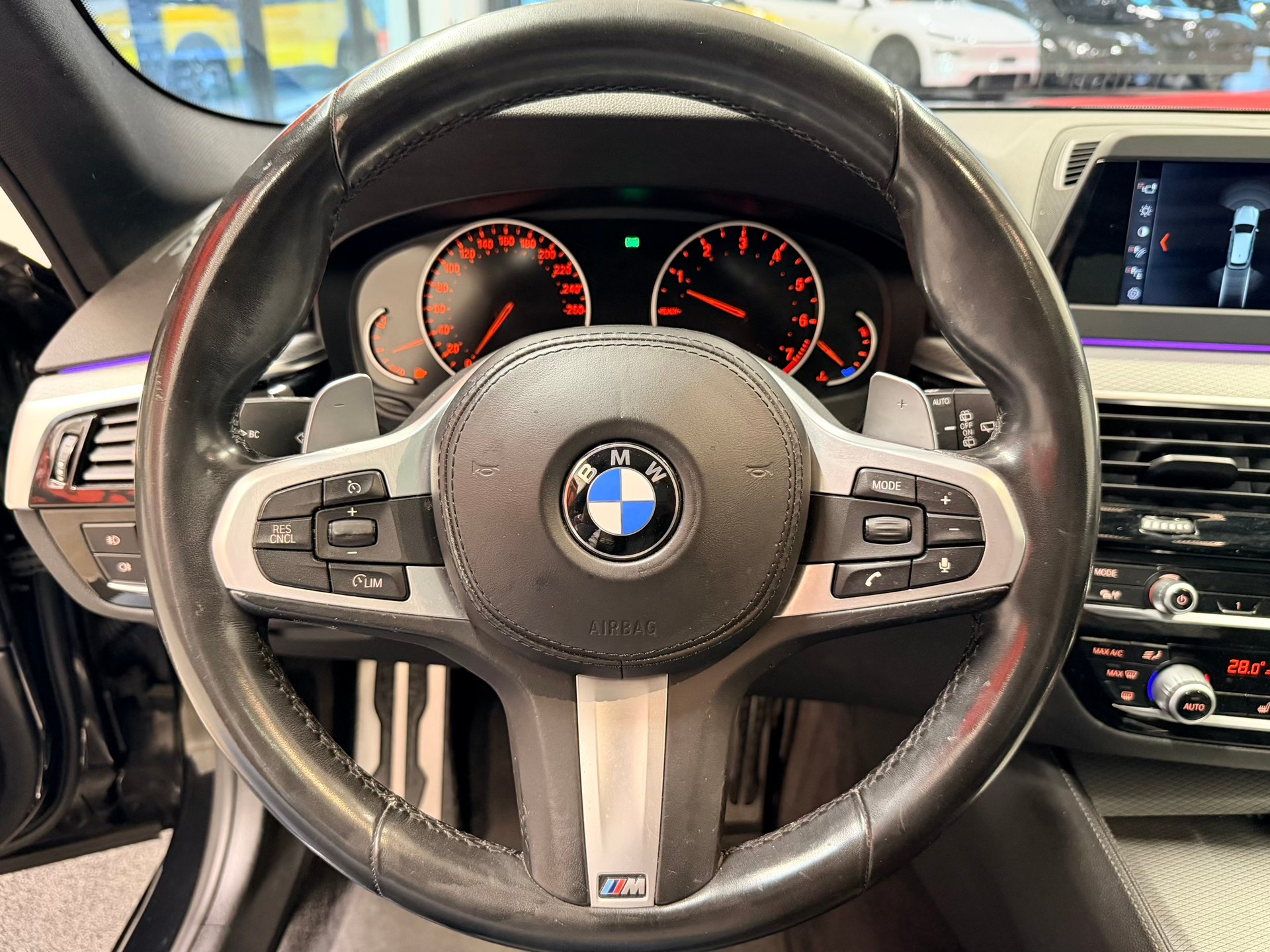 BMW 520i Touring M Sport Steptronic-image-24