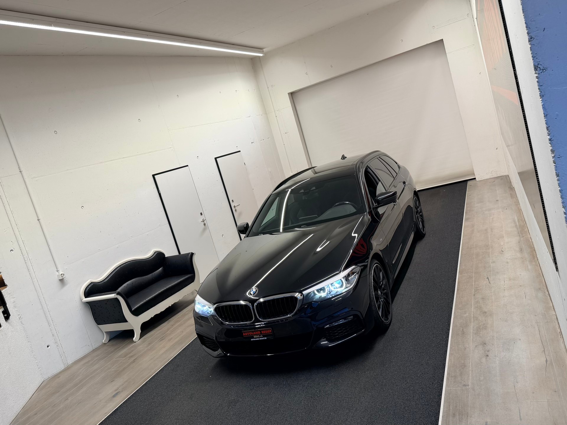 BMW 520i Touring M Sport Steptronic-image-3