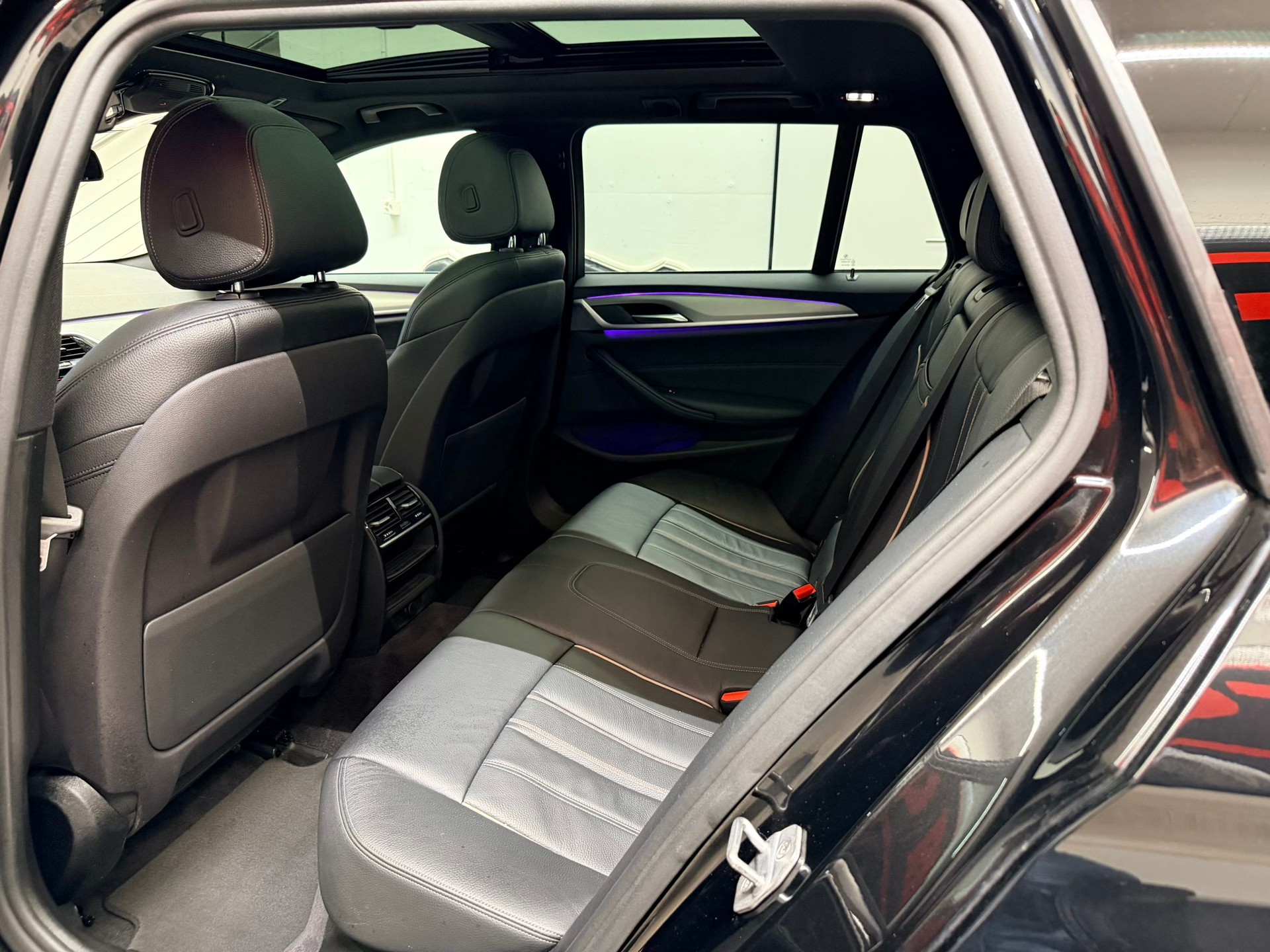 BMW 520i Touring M Sport Steptronic-image-15