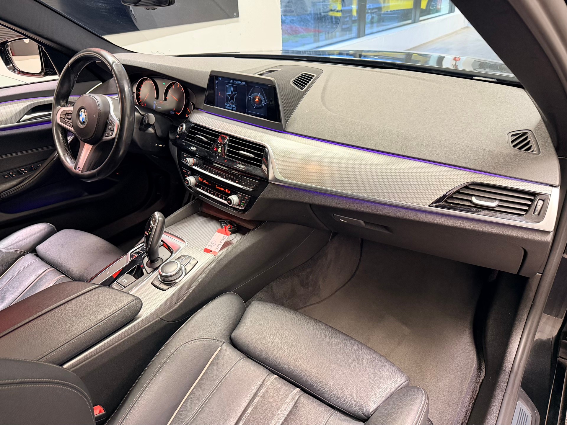 BMW 520i Touring M Sport Steptronic-image-18